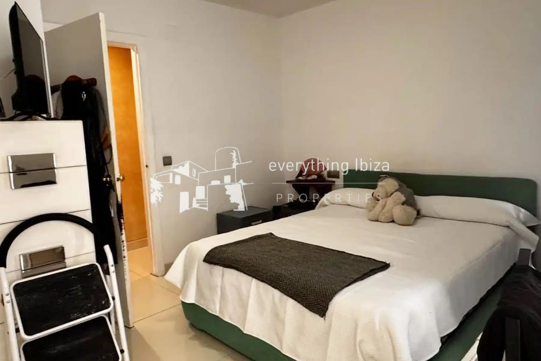 Superbly Located Modern 3 Bedroomed Apartment Close to All the Resort Amenities by everything ibiza Properties - ref. 1869