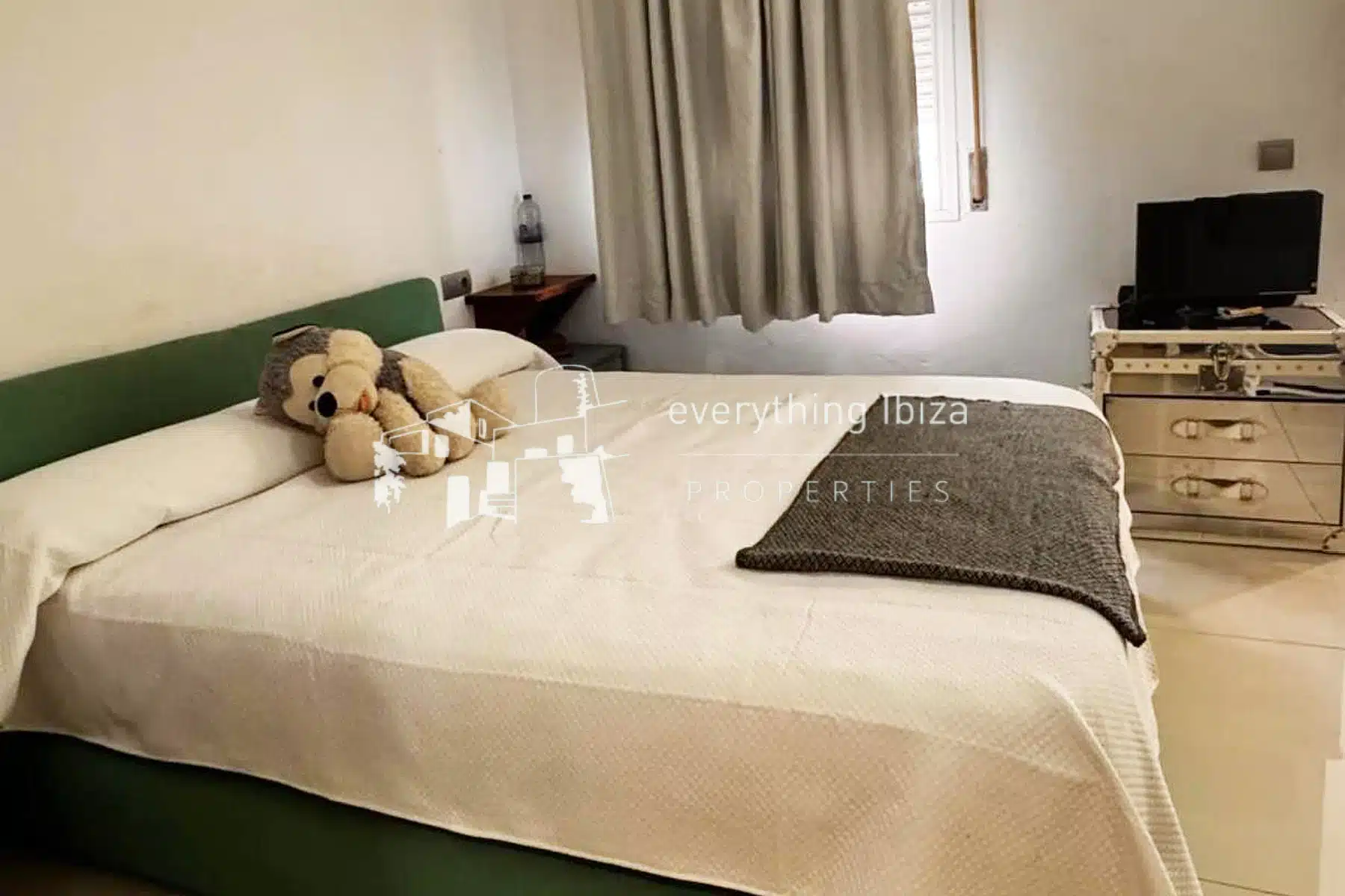 Superbly Located Modern 3 Bedroomed Apartment Close to All the Resort Amenities by everything ibiza Properties - ref. 1869