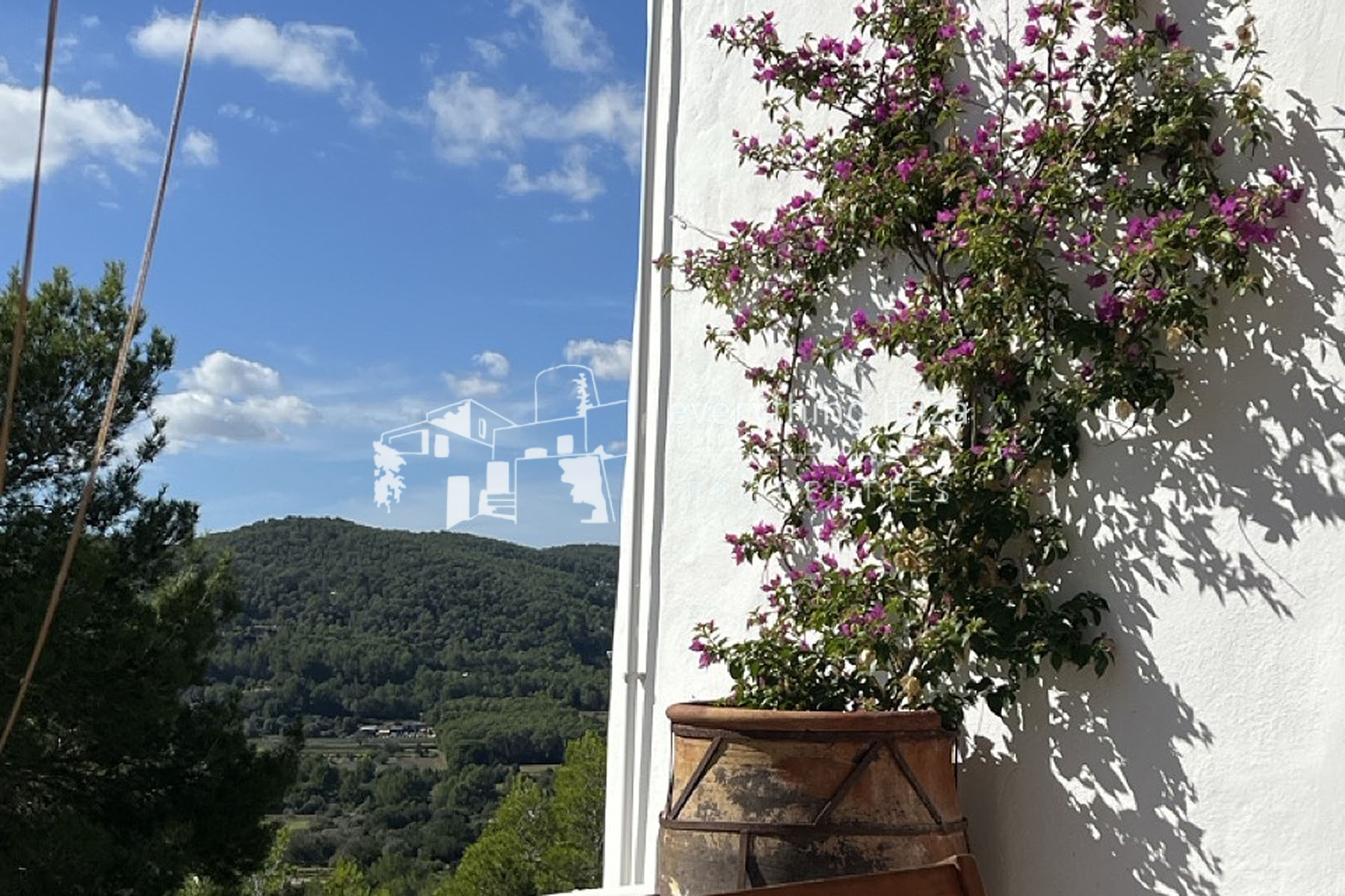 Traditional Ibiza Finca with Pool and Tourist License Set in a Stunning Rural Setting by everything ibiza Properties - ref. 1865