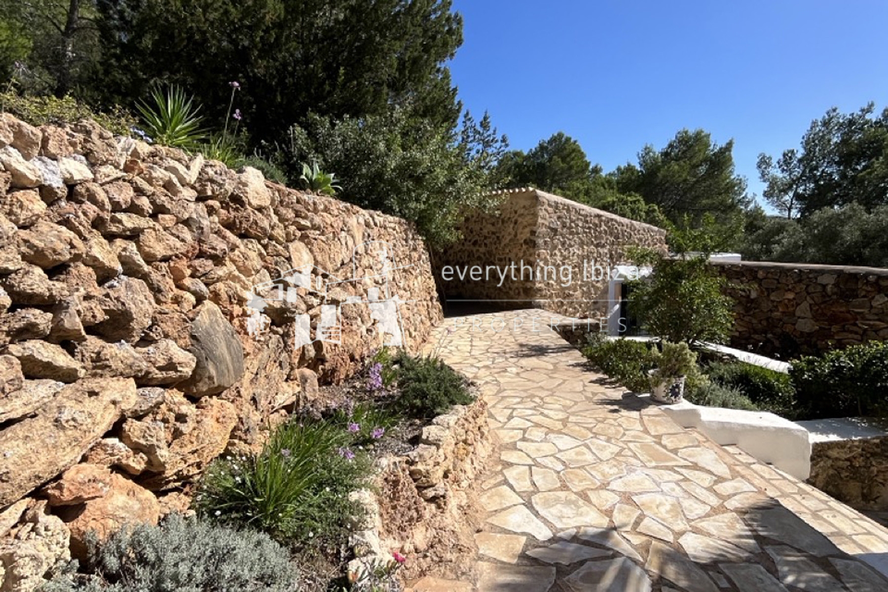 Traditional Ibiza Finca with Pool and Tourist License Set in a Stunning Rural Setting by everything ibiza Properties - ref. 1865