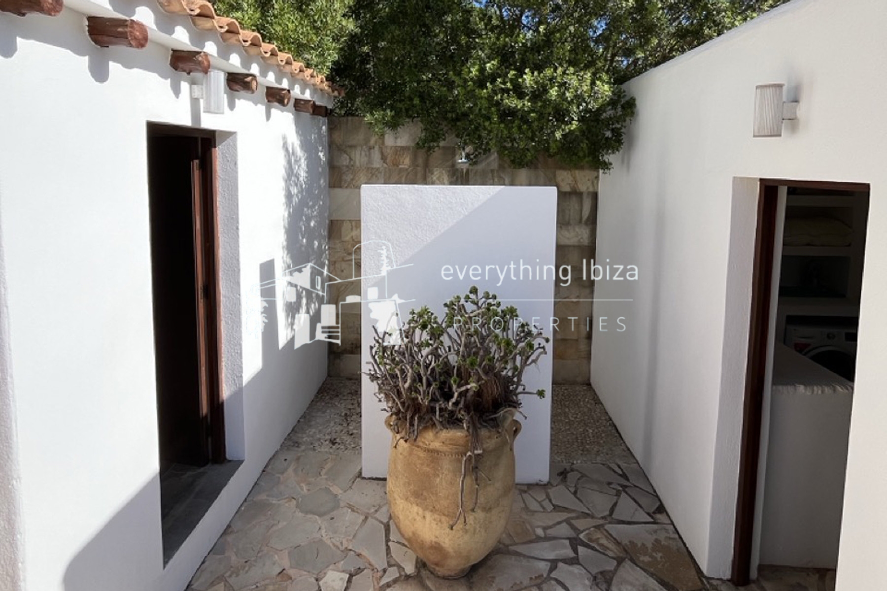 Traditional Ibiza Finca with Pool and Tourist License Set in a Stunning Rural Setting by everything ibiza Properties - ref. 1865