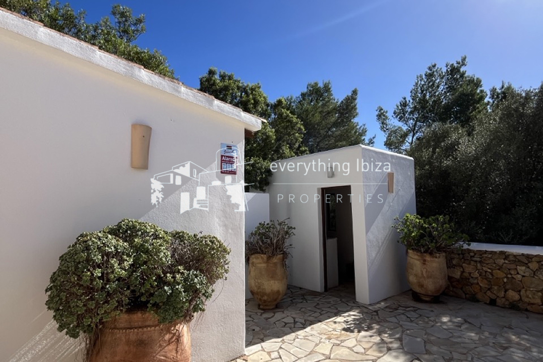 Traditional Ibiza Finca with Pool and Tourist License Set in a Stunning Rural Setting by everything ibiza Properties - ref. 1865