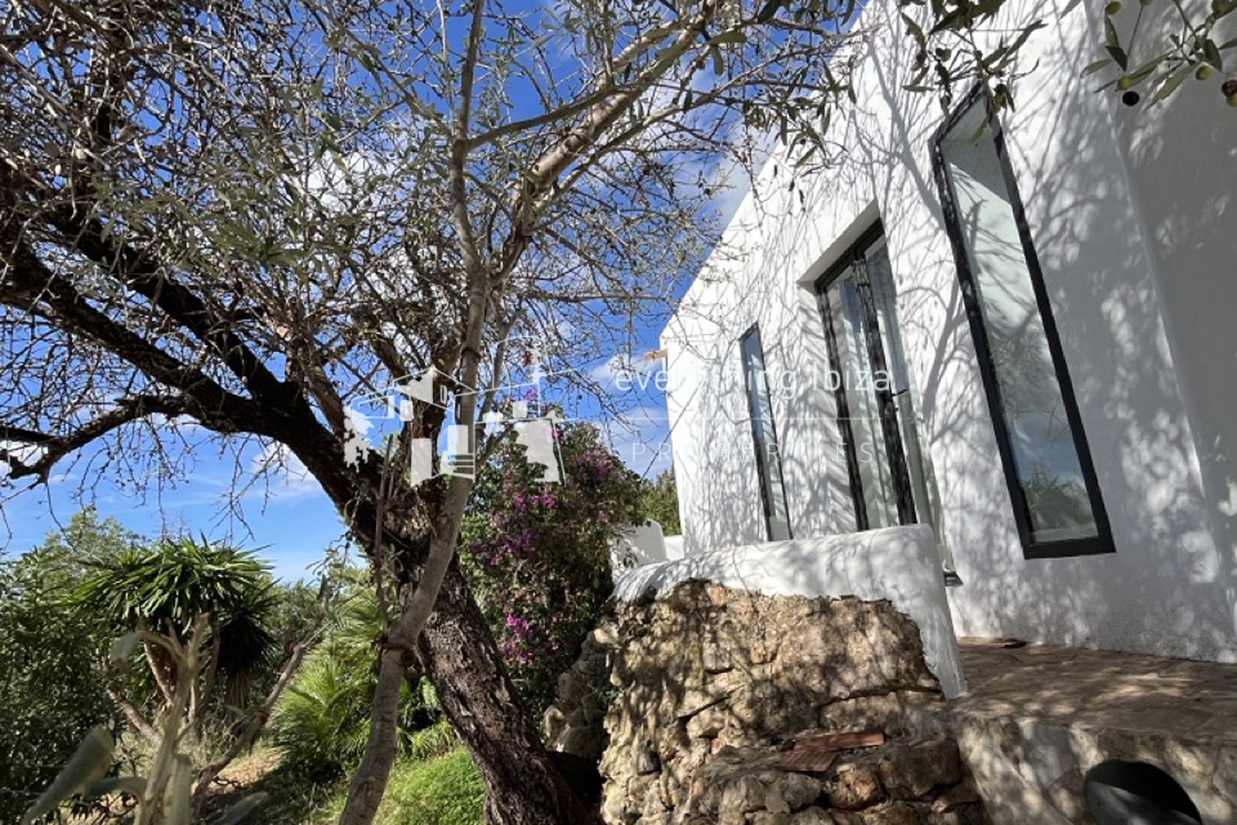 Traditional Ibiza Finca with Pool and Tourist License Set in a Stunning Rural Setting by everything ibiza Properties - ref. 1865
