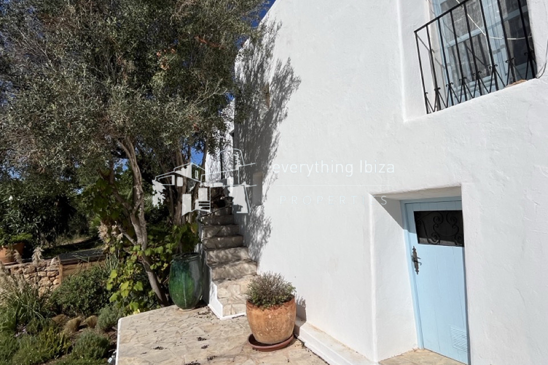 Traditional Ibiza Finca with Pool and Tourist License Set in a Stunning Rural Setting by everything ibiza Properties - ref. 1865