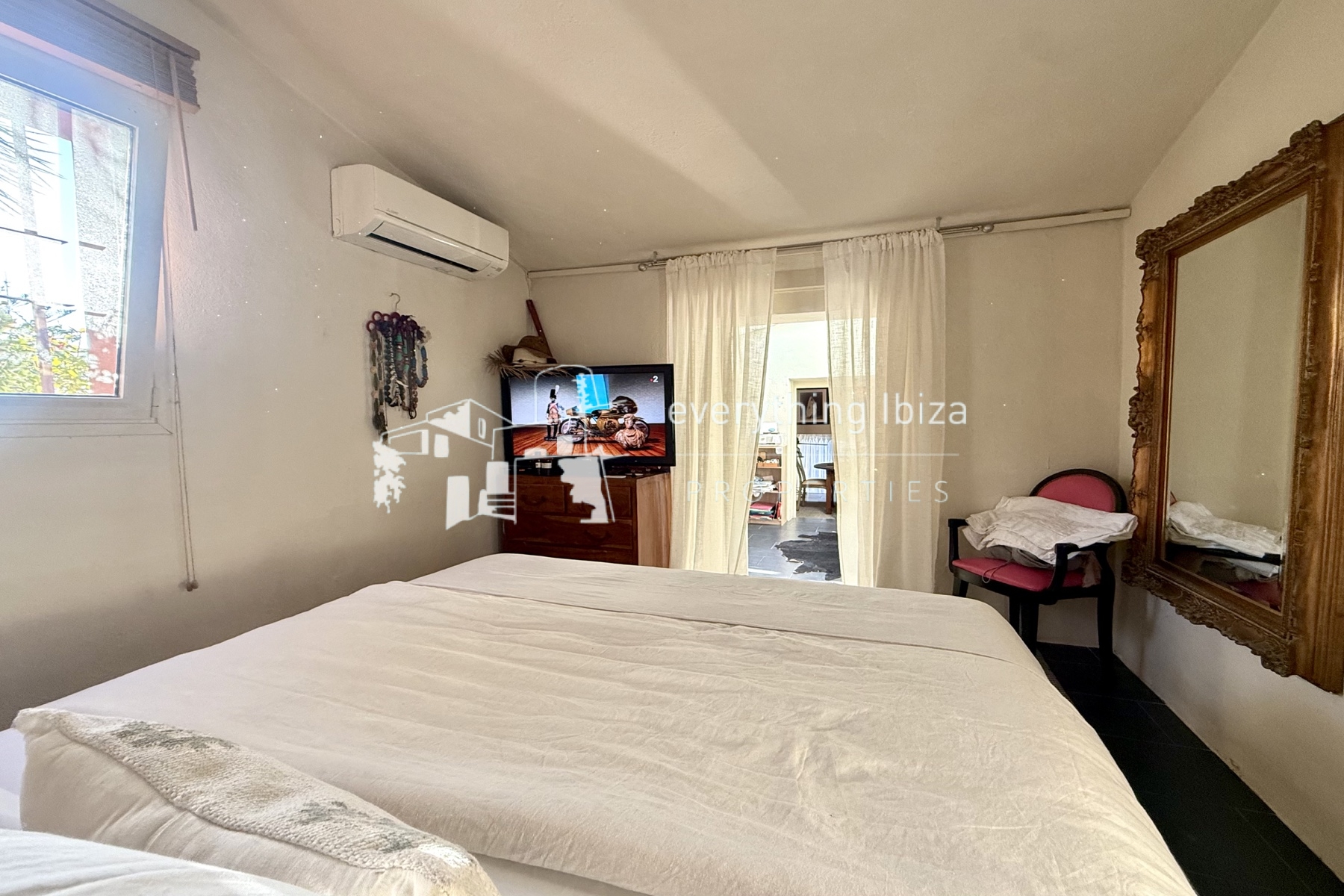 Two Charming Villas Close to the Beach with Private Pool and Stunning Panoramic Views by everything ibiza Properties - ref. 1871