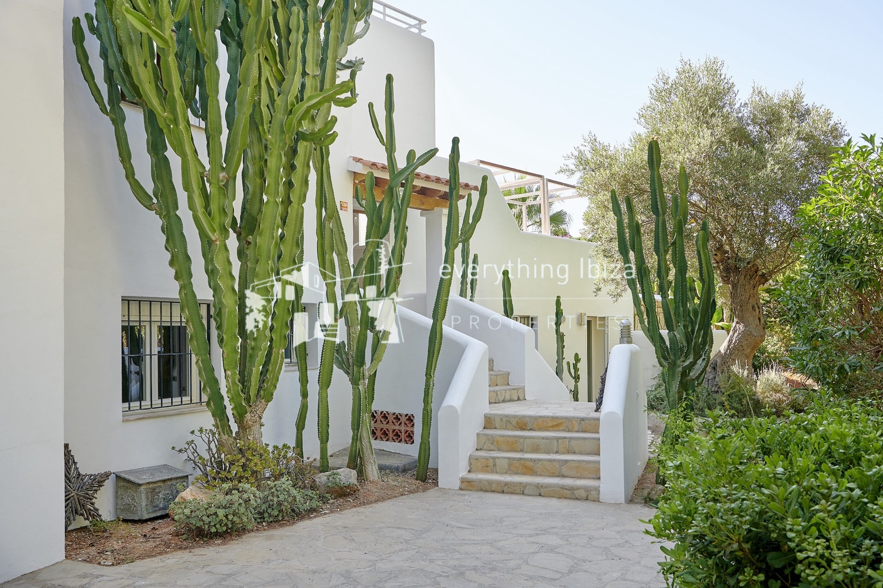 Elegant Modern Villa with Private Infinity Pool and Tourist License Close to Cosmopolitan Santa Eulalia - ref. 1880 - by everything ibiza Properties