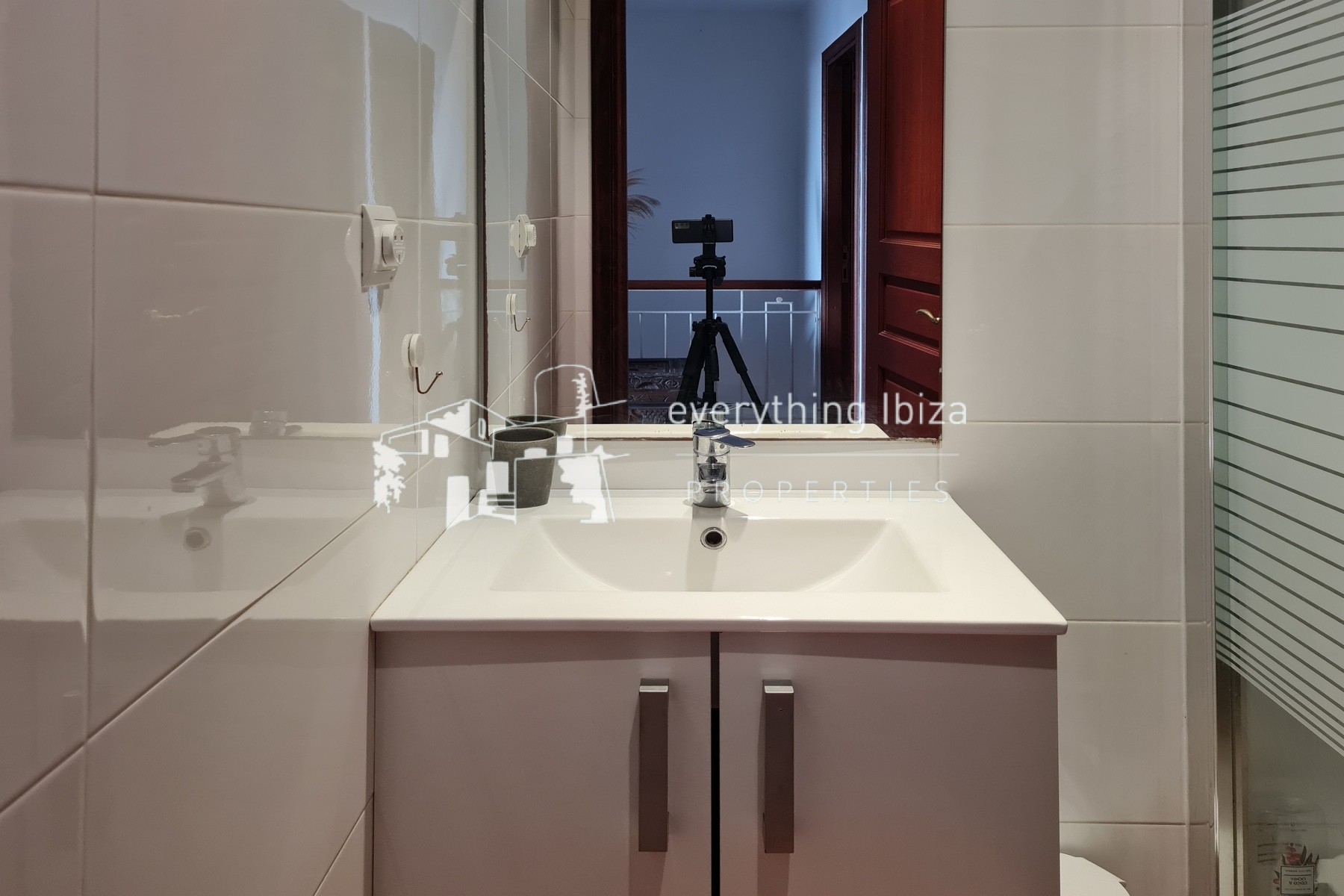 Modern 3 Bed Duplex Apartment Close to Stunning Nearby Beaches and San Carlos Village by everything ibiza Properties - ref. 1882