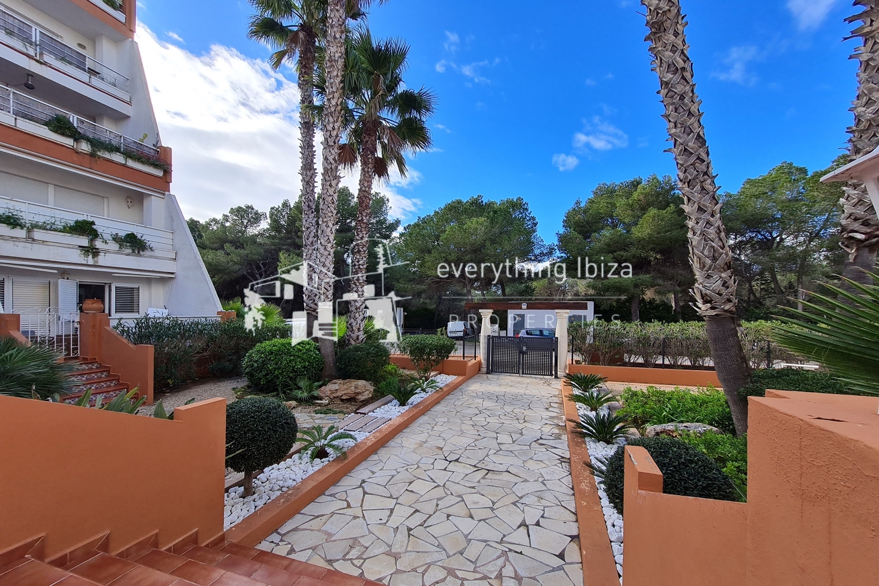 Modern 3 Bed Duplex Apartment Close to Stunning Nearby Beaches and San Carlos Village by everything ibiza Properties - ref. 1882