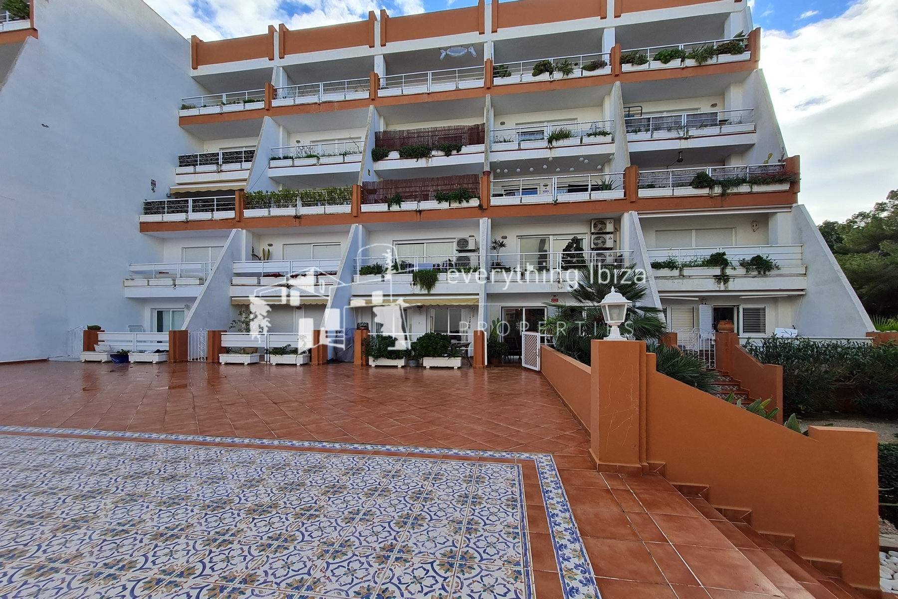 Modern 3 Bed Duplex Apartment Close to Stunning Nearby Beaches and San Carlos Village by everything ibiza Properties - ref. 1882
