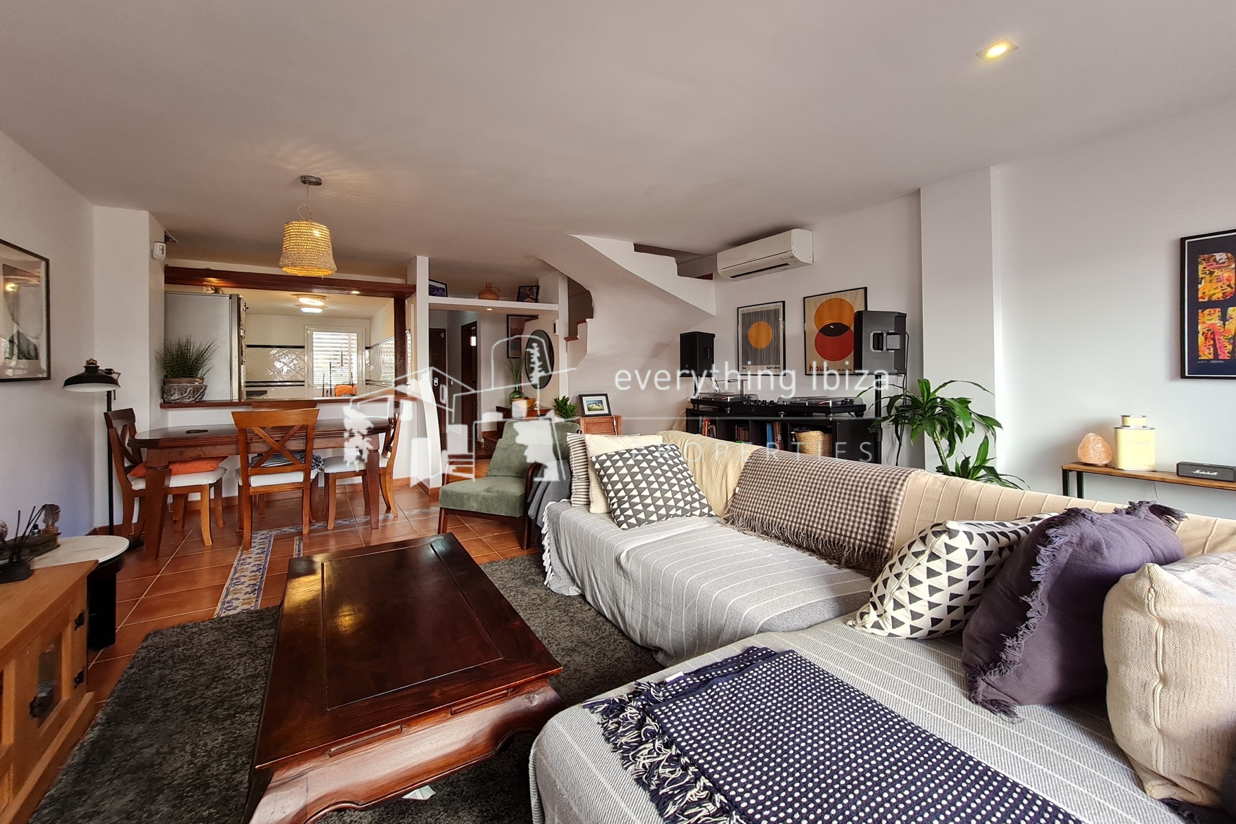 Modern 3 Bed Duplex Apartment Close to Stunning Nearby Beaches and San Carlos Village by everything ibiza Properties - ref. 1882