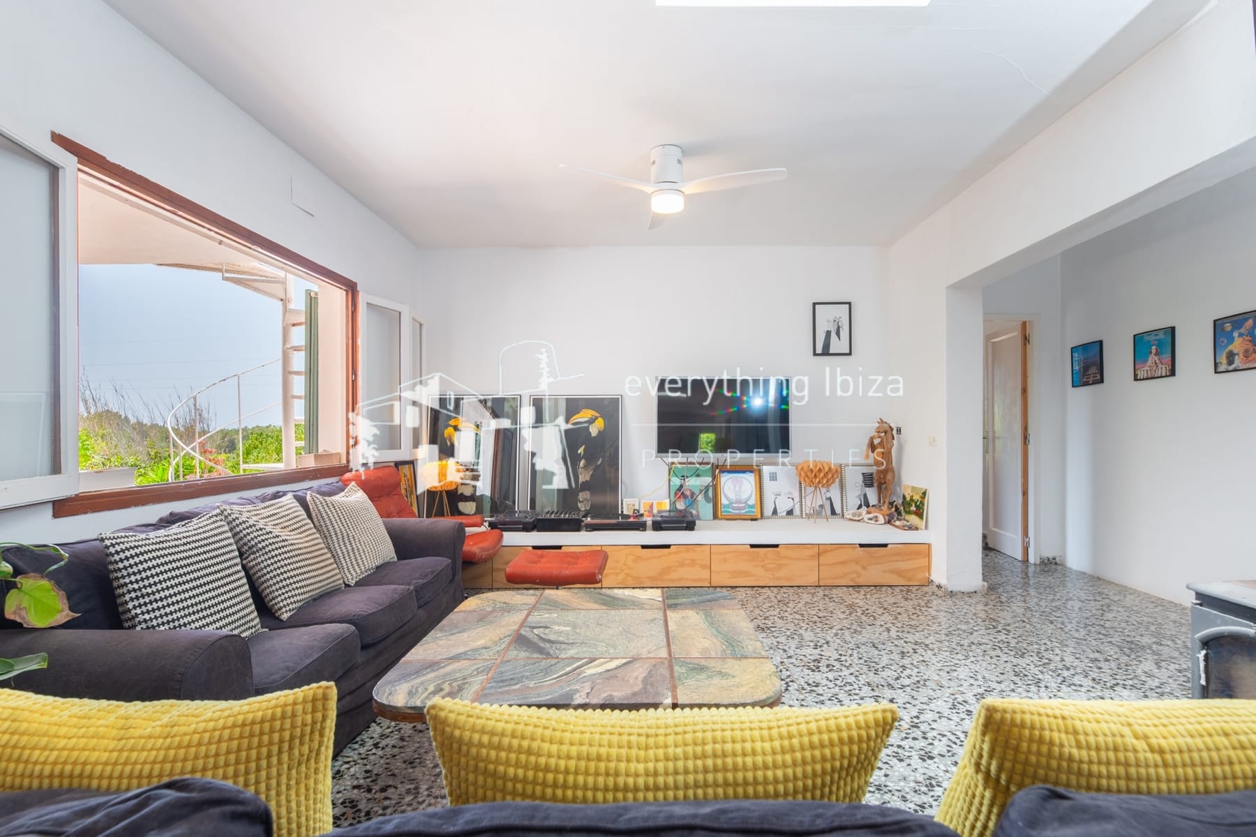 Traditional Charismatic Villa with Garden and Private Pool Set in the Benimussa Countryside - for sale by everything ibiza Properties - ref. 1885