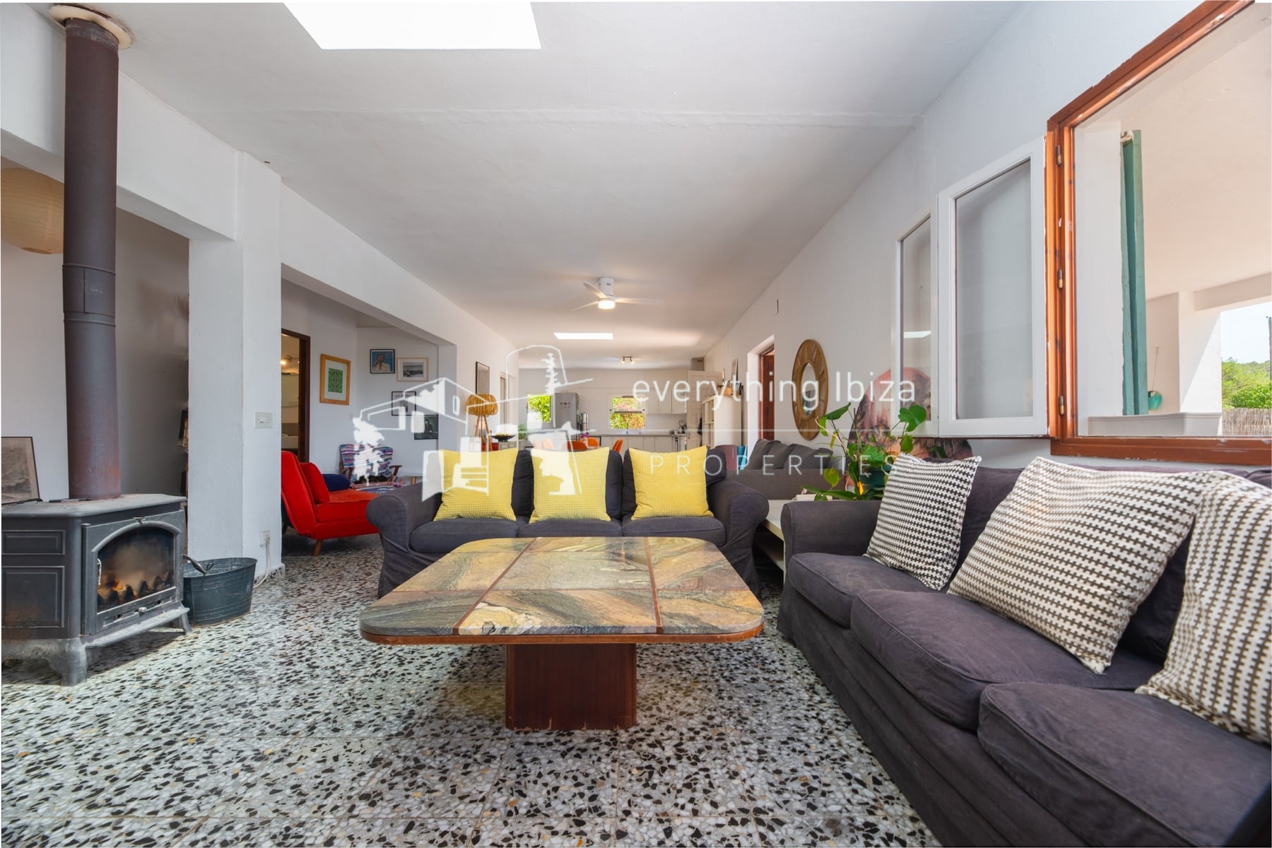 Traditional Charismatic Villa with Garden and Private Pool Set in the Benimussa Countryside - for sale by everything ibiza Properties - ref. 1885