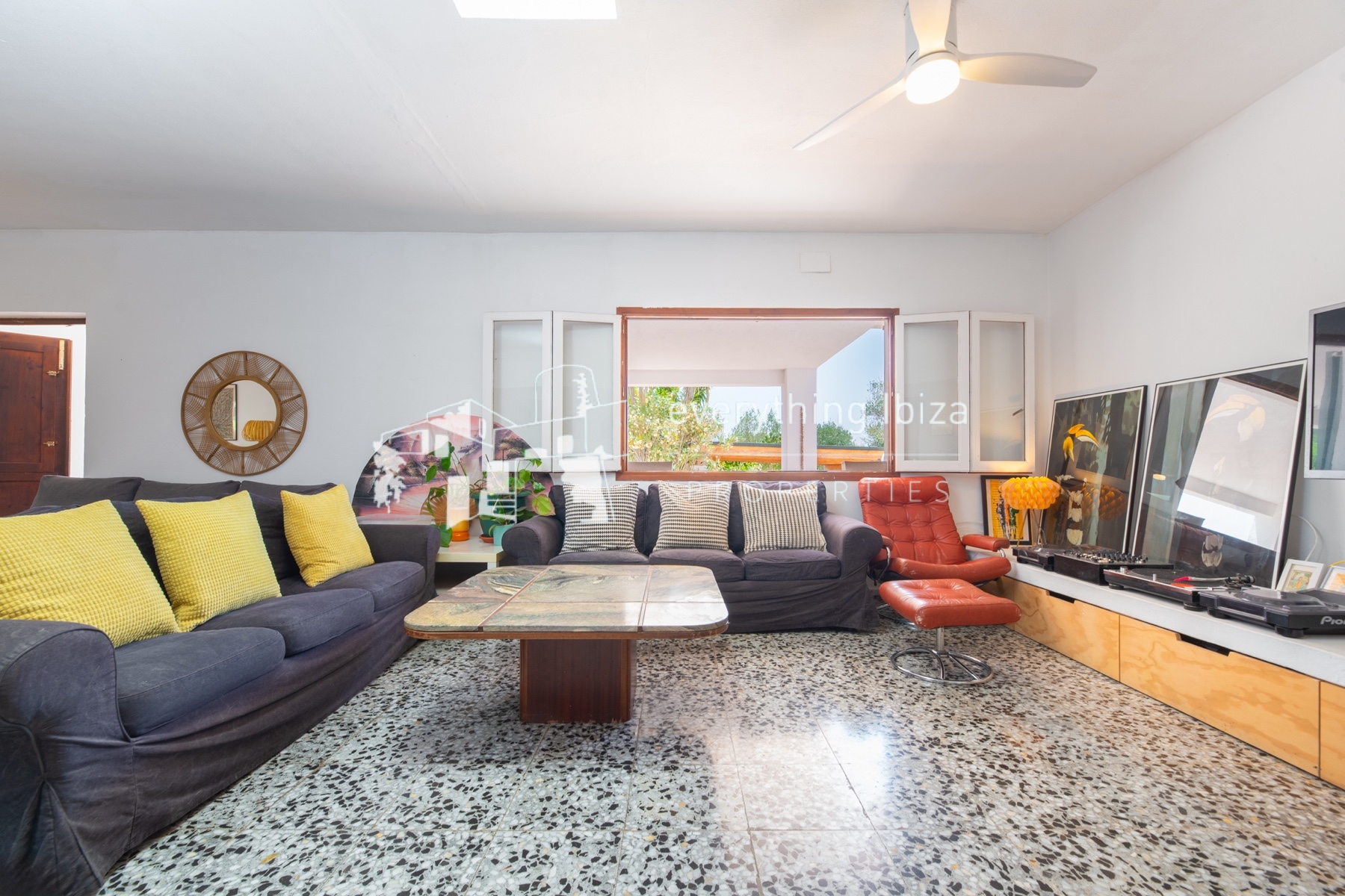 Traditional Charismatic Villa with Garden and Private Pool Set in the Benimussa Countryside - for sale by everything ibiza Properties - ref. 1885