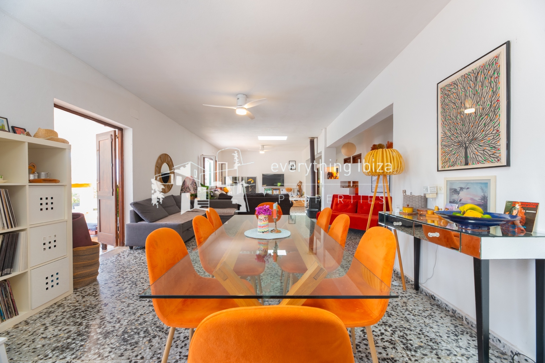 Traditional Charismatic Villa with Garden and Private Pool Set in the Benimussa Countryside - for sale by everything ibiza Properties - ref. 1885