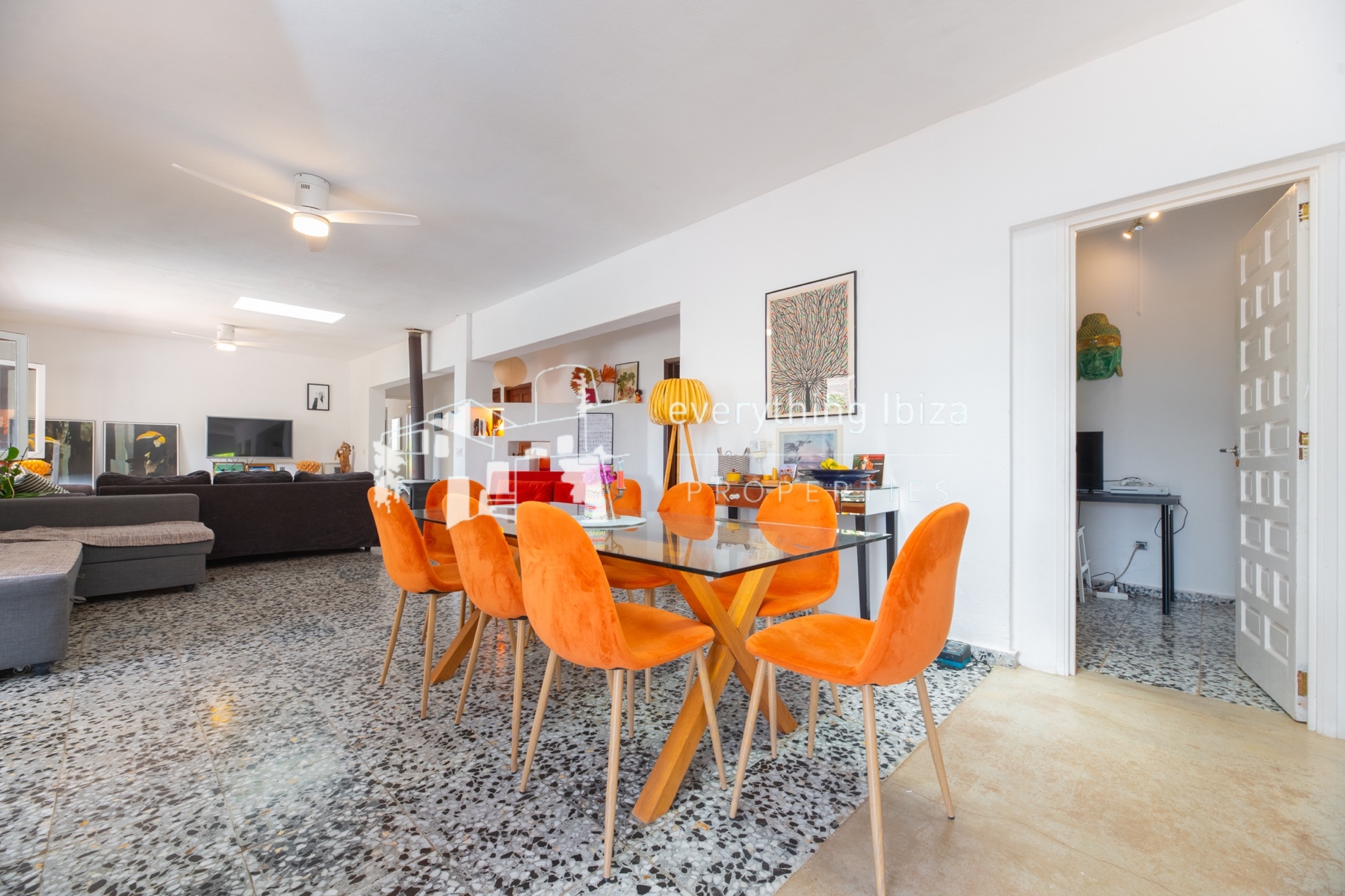 Traditional Charismatic Villa with Garden and Private Pool Set in the Benimussa Countryside - for sale by everything ibiza Properties - ref. 1885