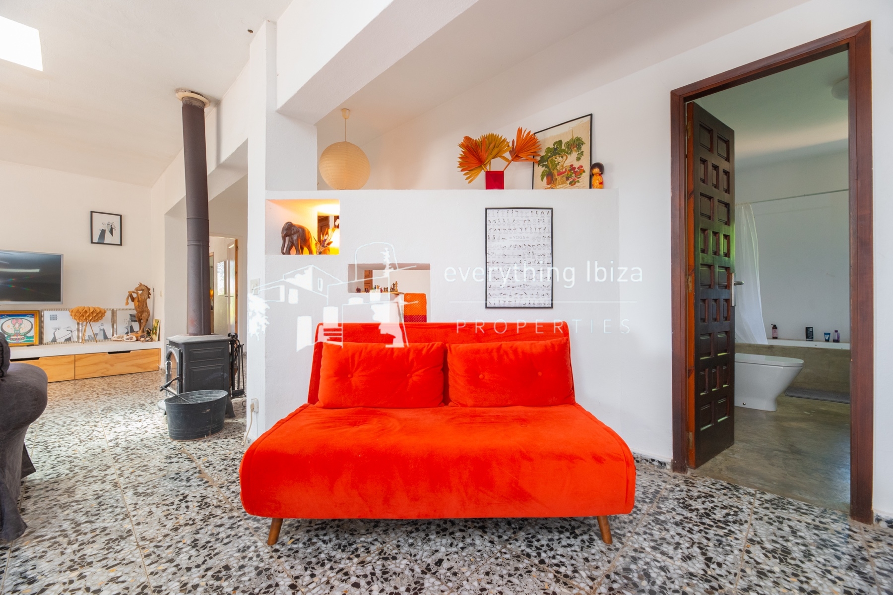 Traditional Charismatic Villa with Garden and Private Pool Set in the Benimussa Countryside - for sale by everything ibiza Properties - ref. 1885