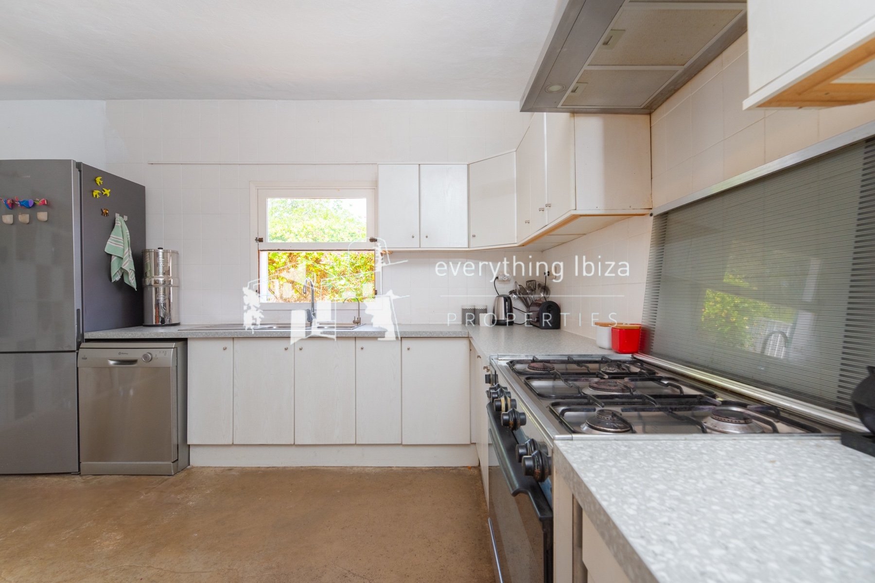 Traditional Charismatic Villa with Garden and Private Pool Set in the Benimussa Countryside - for sale by everything ibiza Properties - ref. 1885