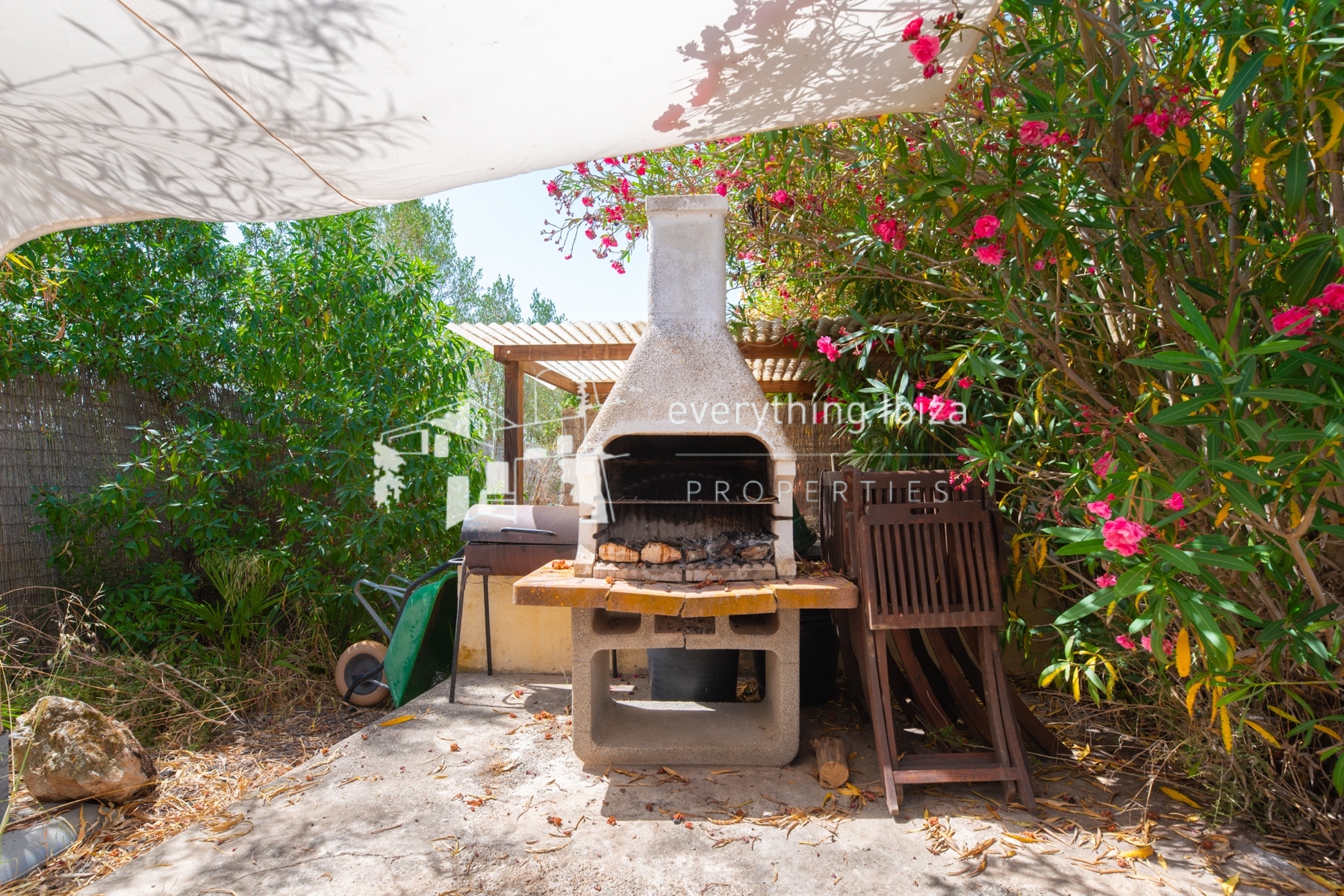 Traditional Charismatic Villa with Garden and Private Pool Set in the Benimussa Countryside - for sale by everything ibiza Properties - ref. 1885