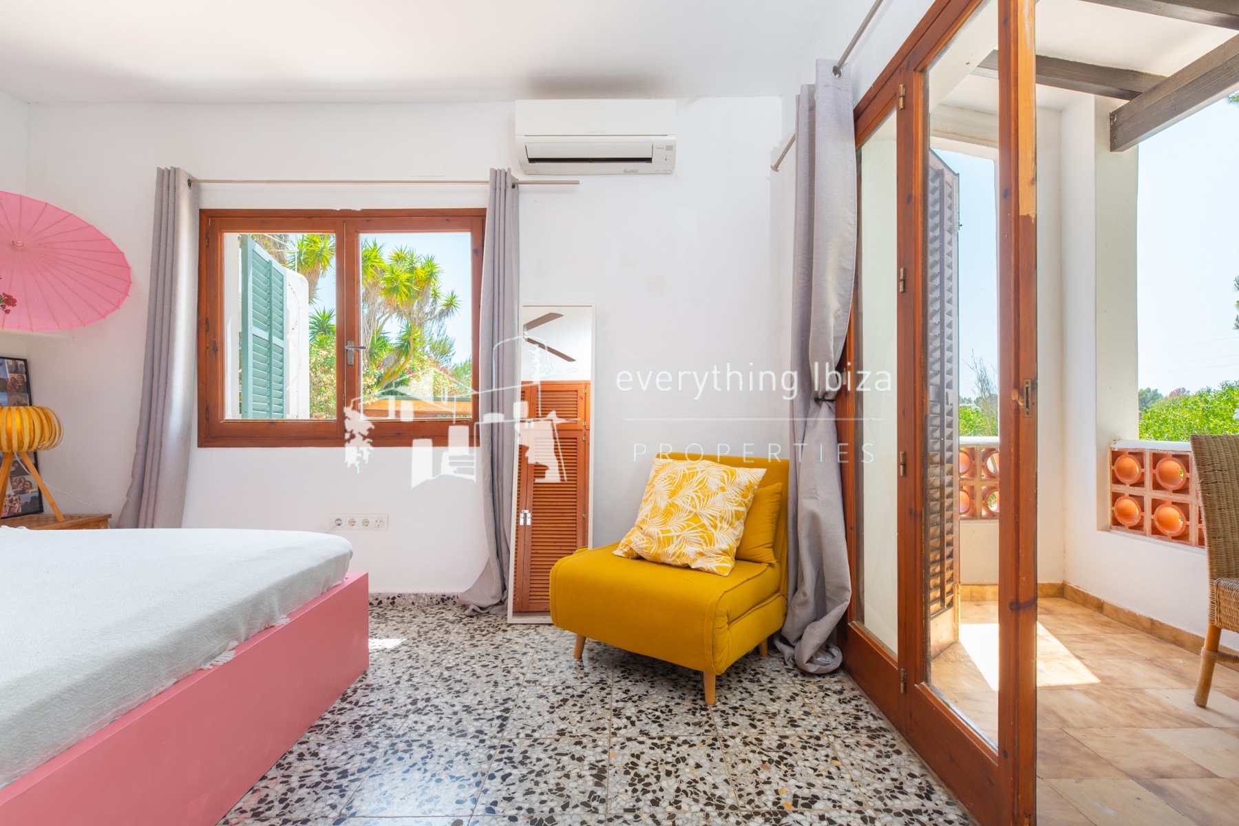 Traditional Charismatic Villa with Garden and Private Pool Set in the Benimussa Countryside - for sale by everything ibiza Properties - ref. 1885