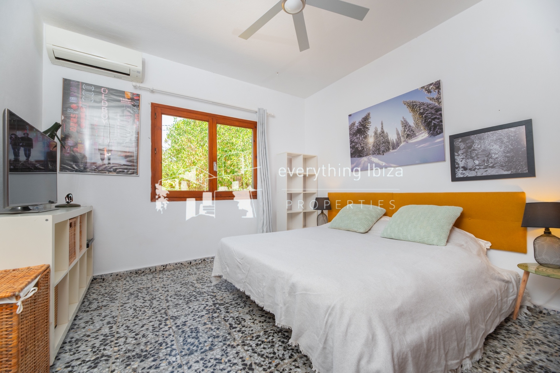 Traditional Charismatic Villa with Garden and Private Pool Set in the Benimussa Countryside - for sale by everything ibiza Properties - ref. 1885