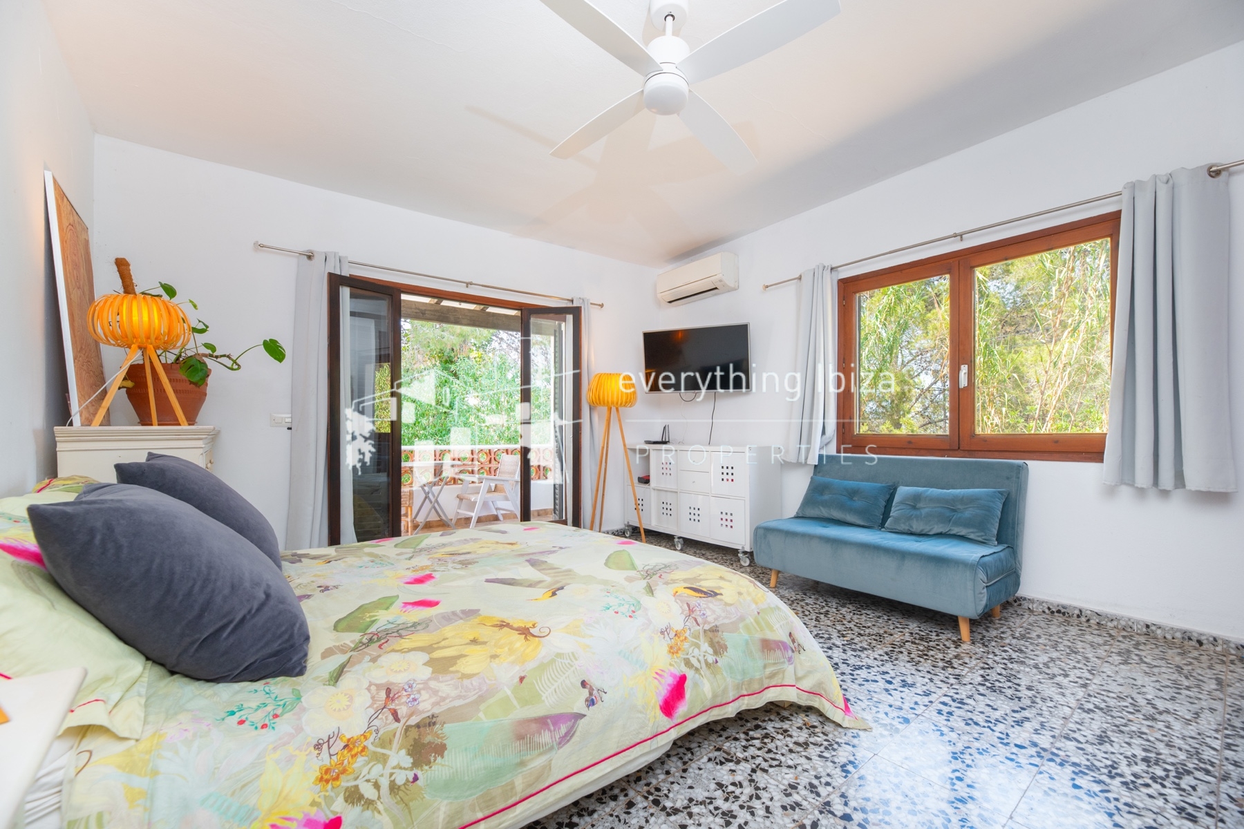 Traditional Charismatic Villa with Garden and Private Pool Set in the Benimussa Countryside - for sale by everything ibiza Properties - ref. 1885