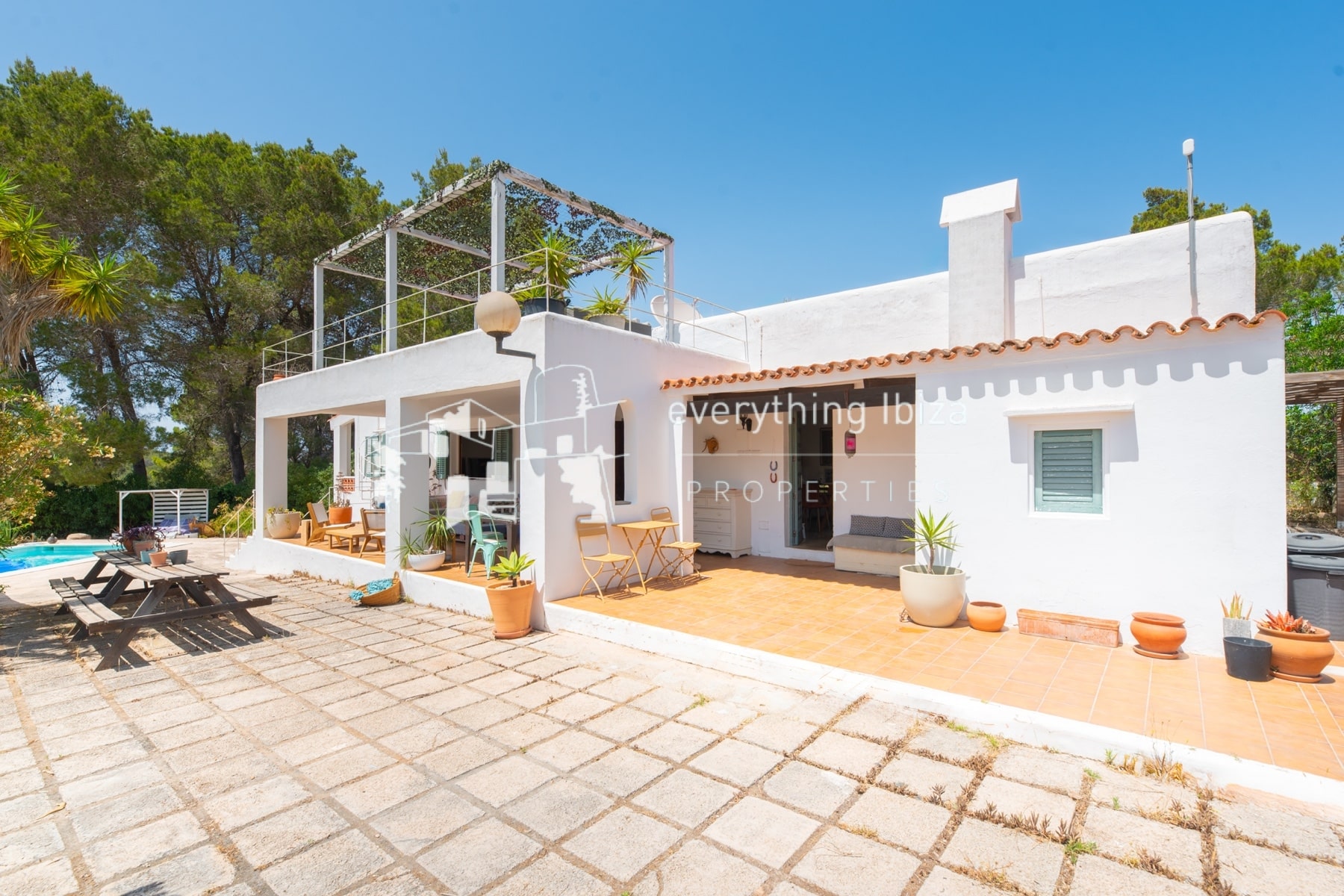 Traditional Charismatic Villa with Garden and Private Pool Set in the Benimussa Countryside - for sale by everything ibiza Properties - ref. 1885