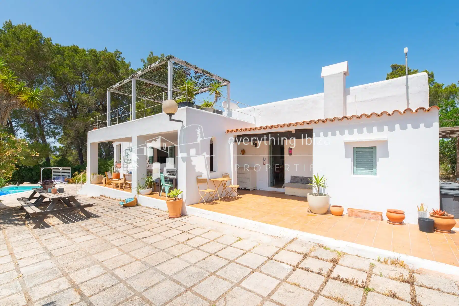 Traditional Charismatic Villa with Garden and Private Pool Set in the Benimussa Countryside - for sale by everything ibiza Properties - ref. 1885