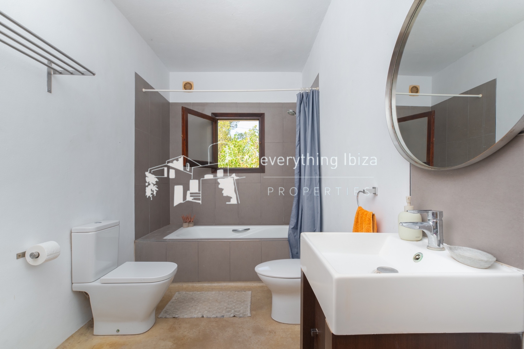 Traditional Charismatic Villa with Garden and Private Pool Set in the Benimussa Countryside - for sale by everything ibiza Properties - ref. 1885