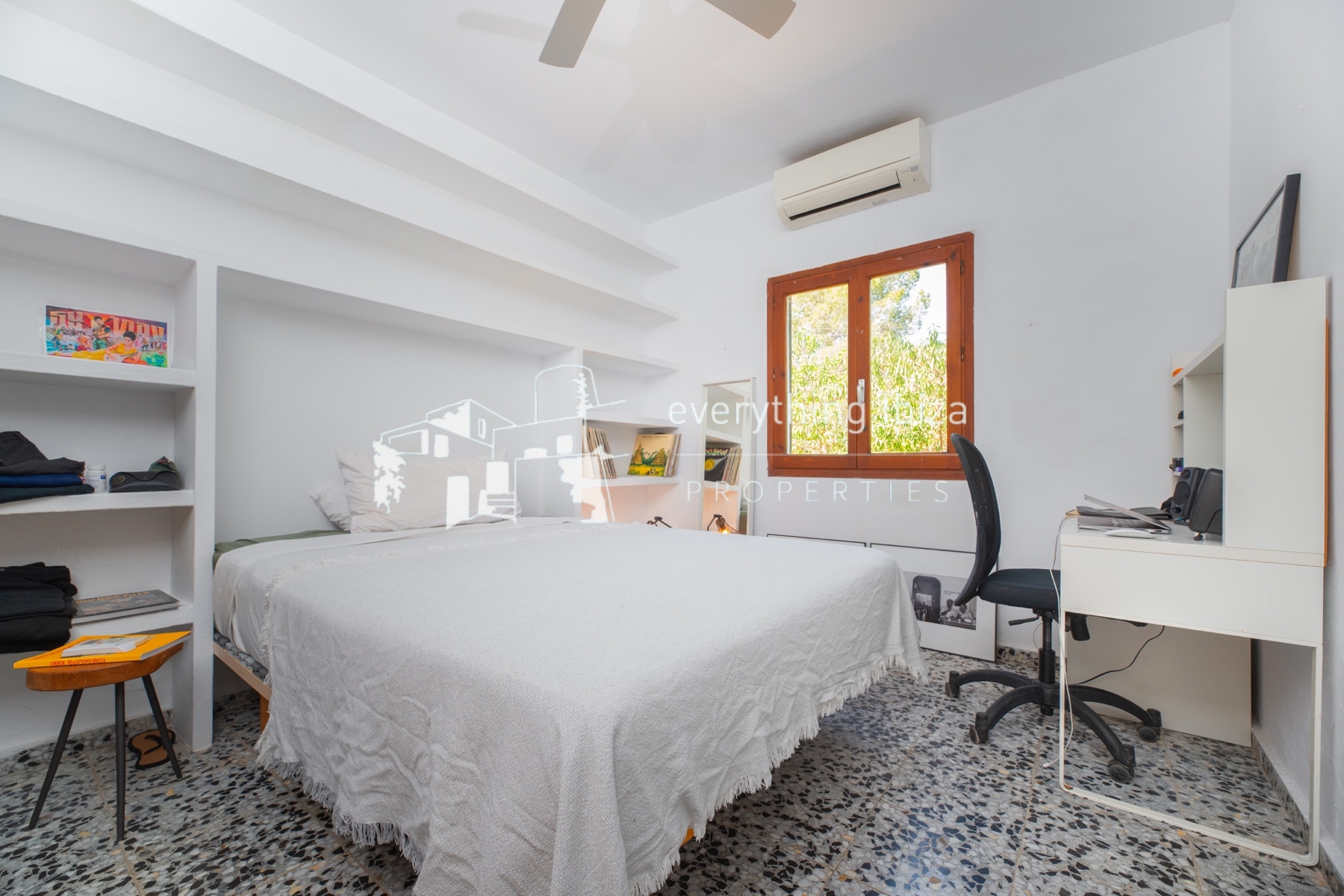 Traditional Charismatic Villa with Garden and Private Pool Set in the Benimussa Countryside - for sale by everything ibiza Properties - ref. 1885