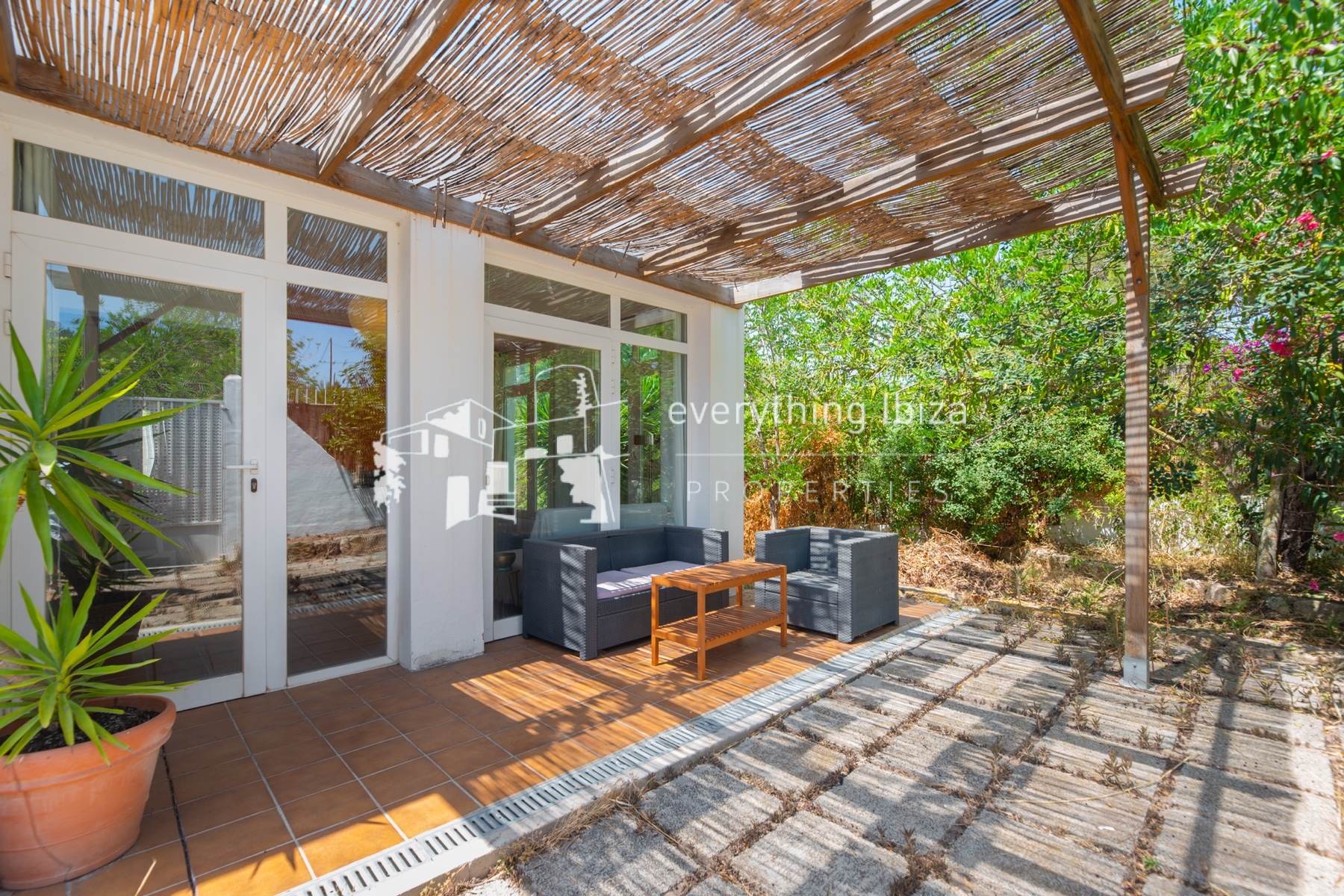 Traditional Charismatic Villa with Garden and Private Pool Set in the Benimussa Countryside - for sale by everything ibiza Properties - ref. 1885