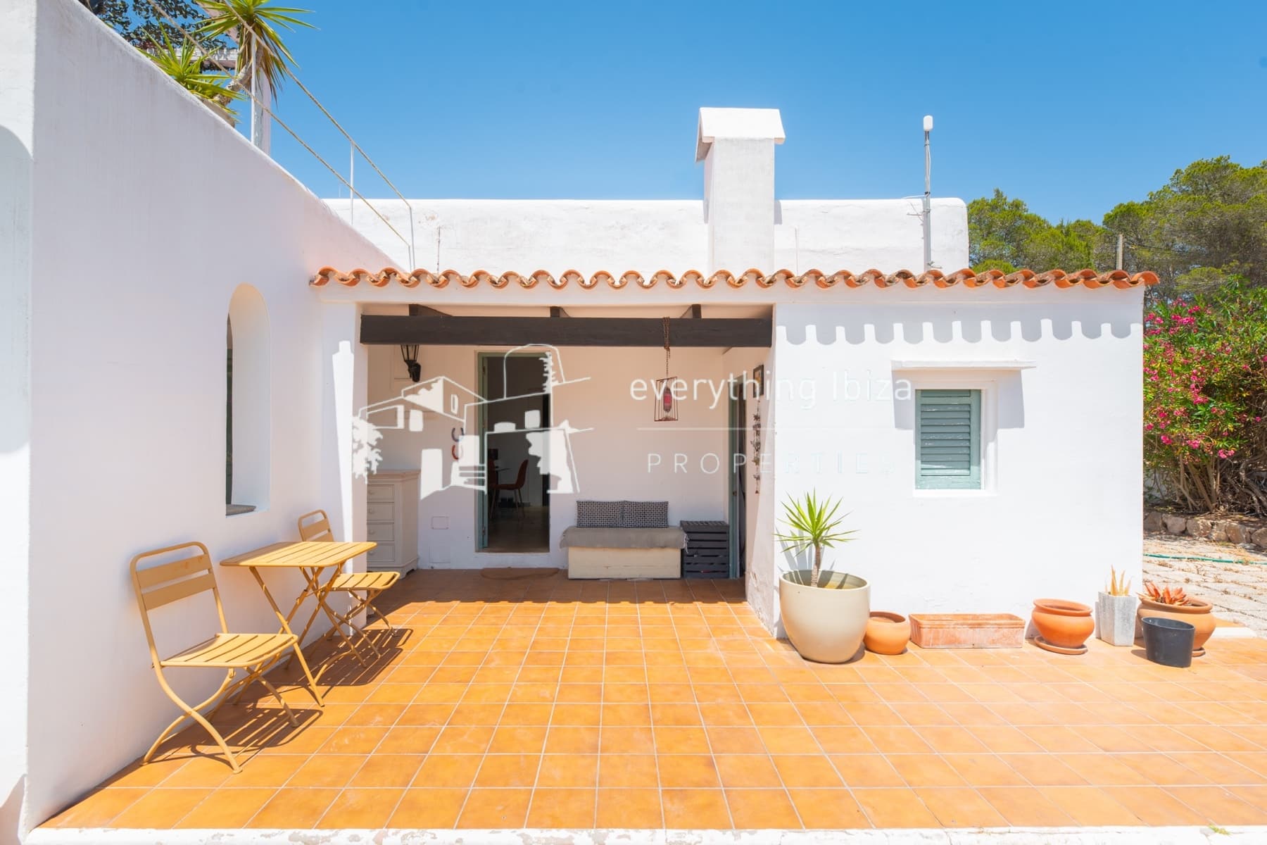 Traditional Charismatic Villa with Garden and Private Pool Set in the Benimussa Countryside - for sale by everything ibiza Properties - ref. 1885