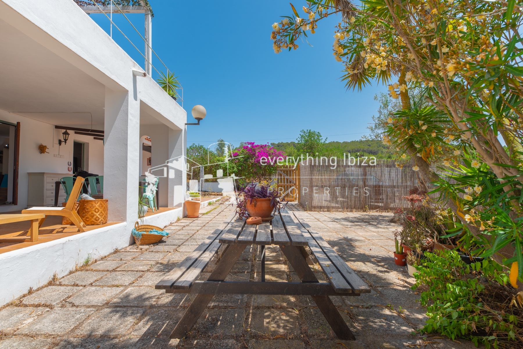 Traditional Charismatic Villa with Garden and Private Pool Set in the Benimussa Countryside - for sale by everything ibiza Properties - ref. 1885
