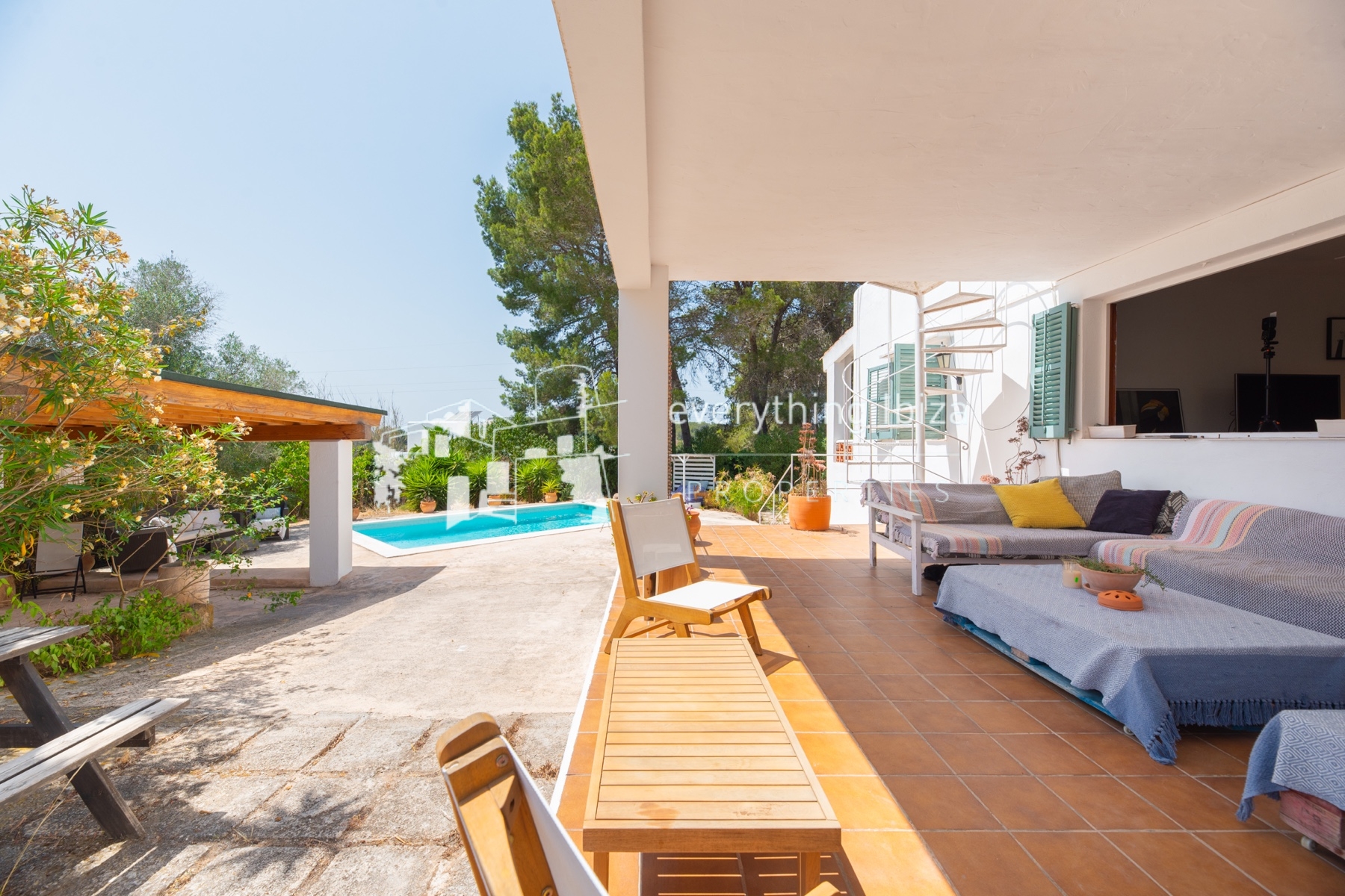 Traditional Charismatic Villa with Garden and Private Pool Set in the Benimussa Countryside - for sale by everything ibiza Properties - ref. 1885