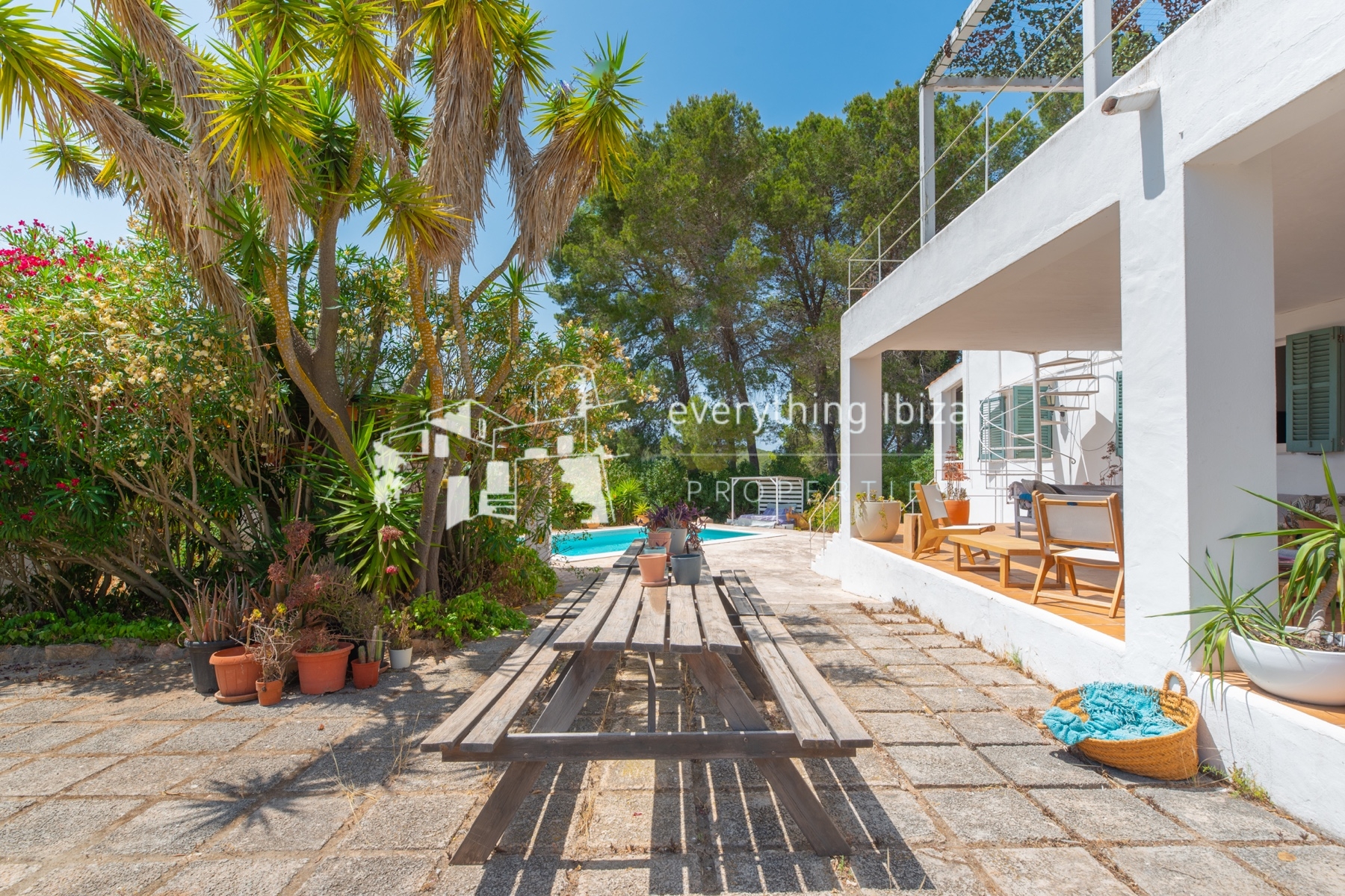 Traditional Charismatic Villa with Garden and Private Pool Set in the Benimussa Countryside - for sale by everything ibiza Properties - ref. 1885