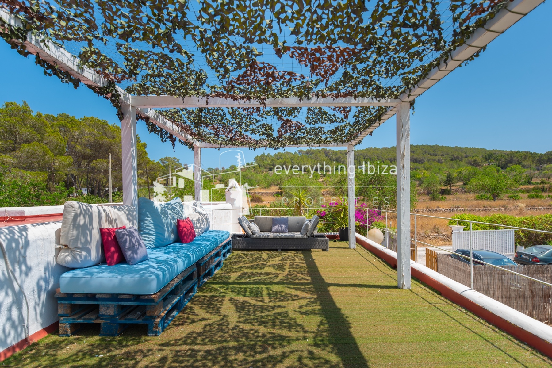 Traditional Charismatic Villa with Garden and Private Pool Set in the Benimussa Countryside - for sale by everything ibiza Properties - ref. 1885
