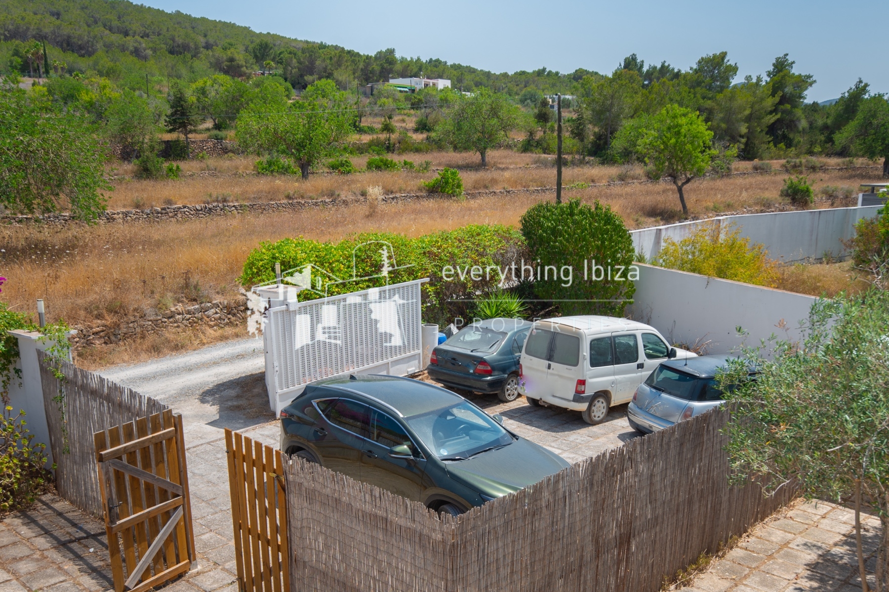 Traditional Charismatic Villa with Garden and Private Pool Set in the Benimussa Countryside - for sale by everything ibiza Properties - ref. 1885