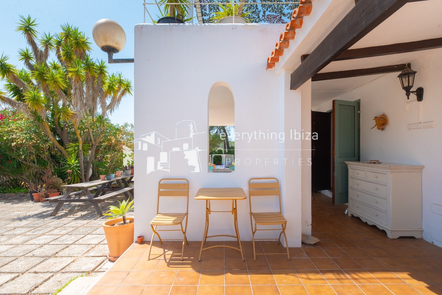 Traditional Charismatic Villa with Garden and Private Pool Set in the Benimussa Countryside - for sale by everything ibiza Properties - ref. 1885