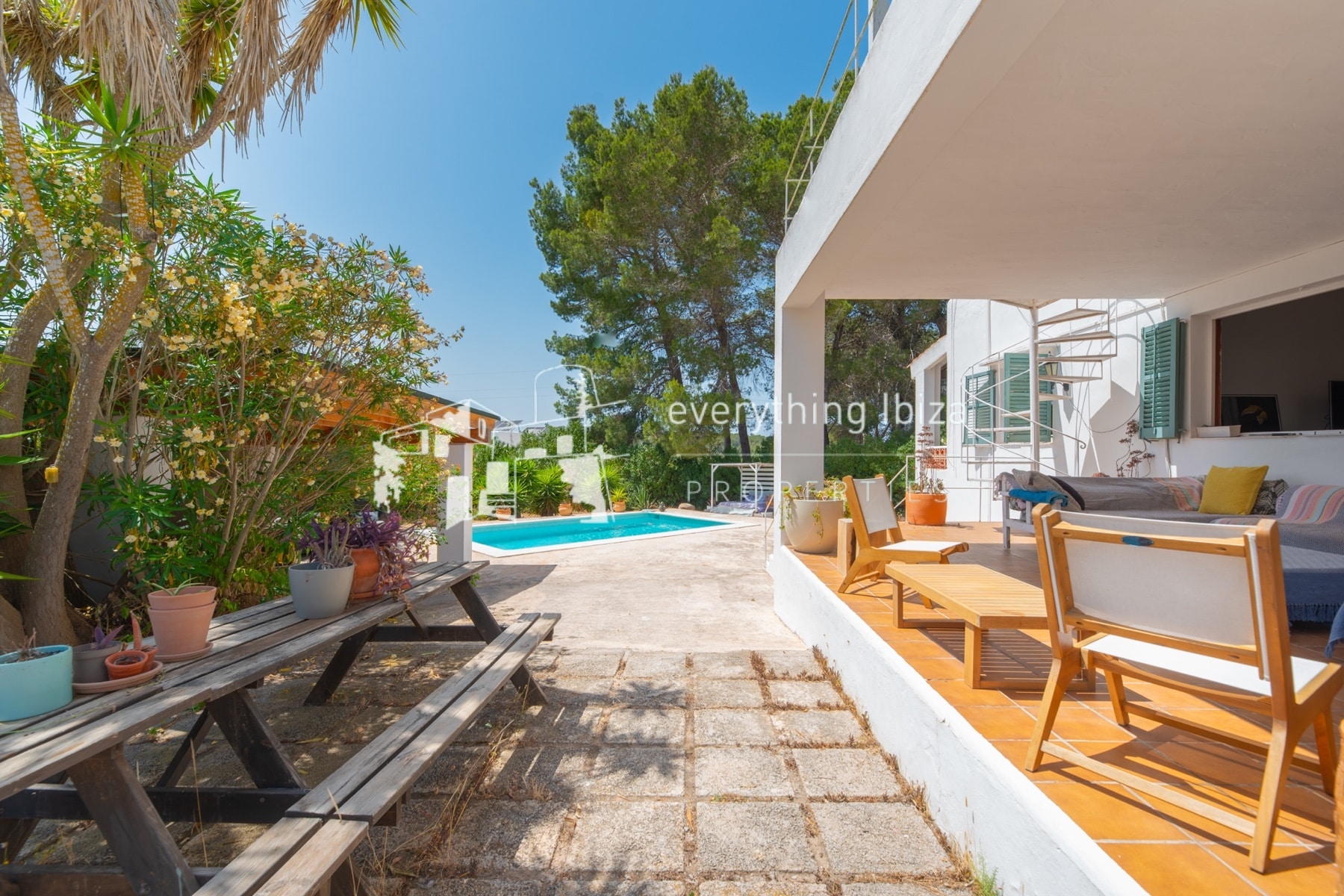 Traditional Charismatic Villa with Garden and Private Pool Set in the Benimussa Countryside - for sale by everything ibiza Properties - ref. 1885