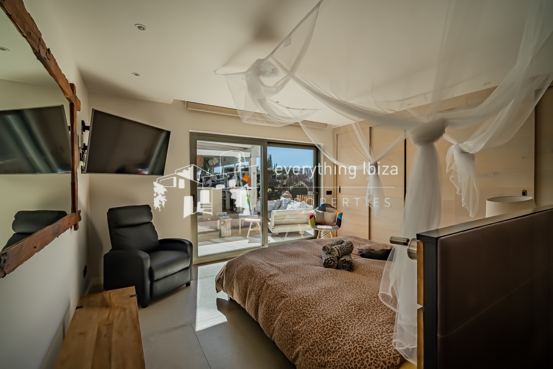 Exceptional Luxury Private Residence with Panoramic Views, Super Sports & Wellness Facilities - for sale by everything ibiza Properties - ref. 1884