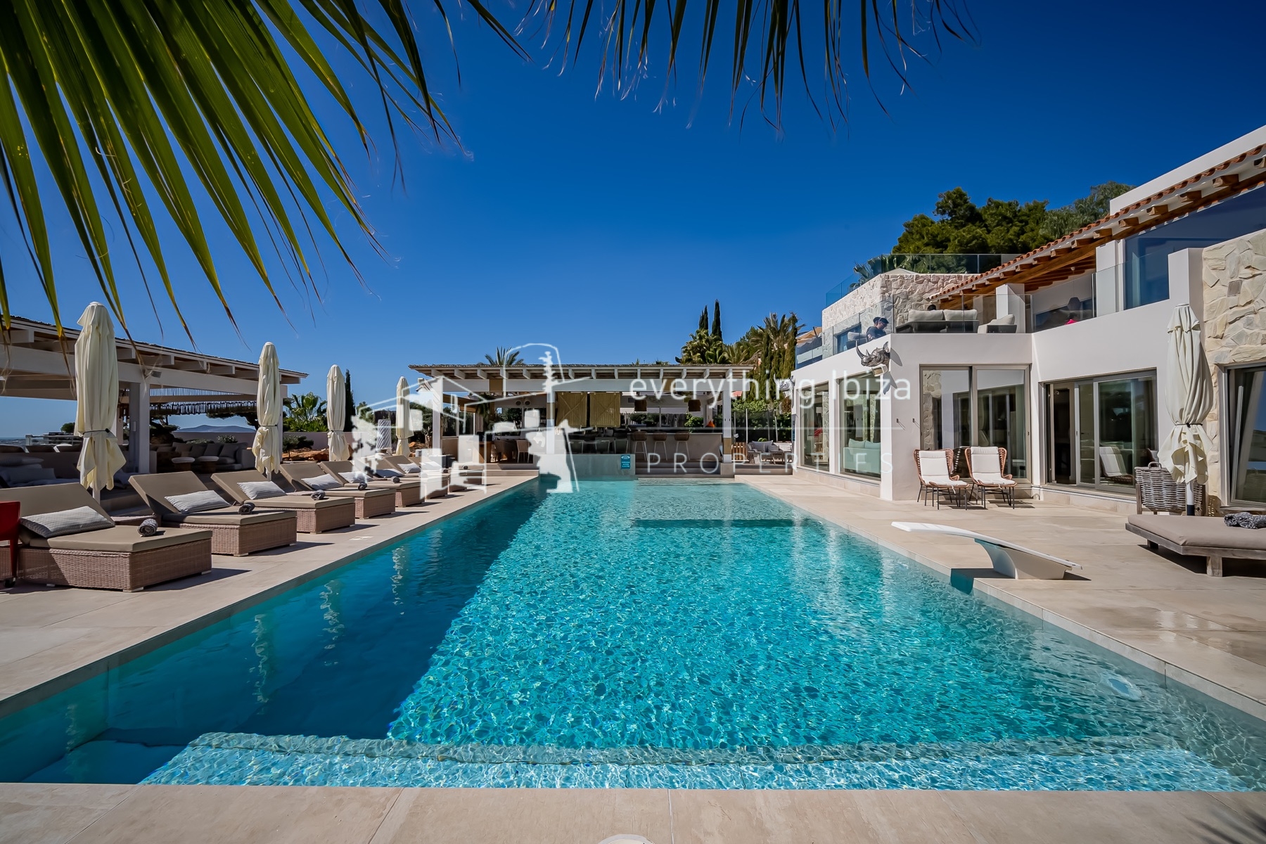 Exceptional Luxury Private Residence with Panoramic Views, Super Sports & Wellness Facilities - for sale by everything ibiza Properties - ref. 1884