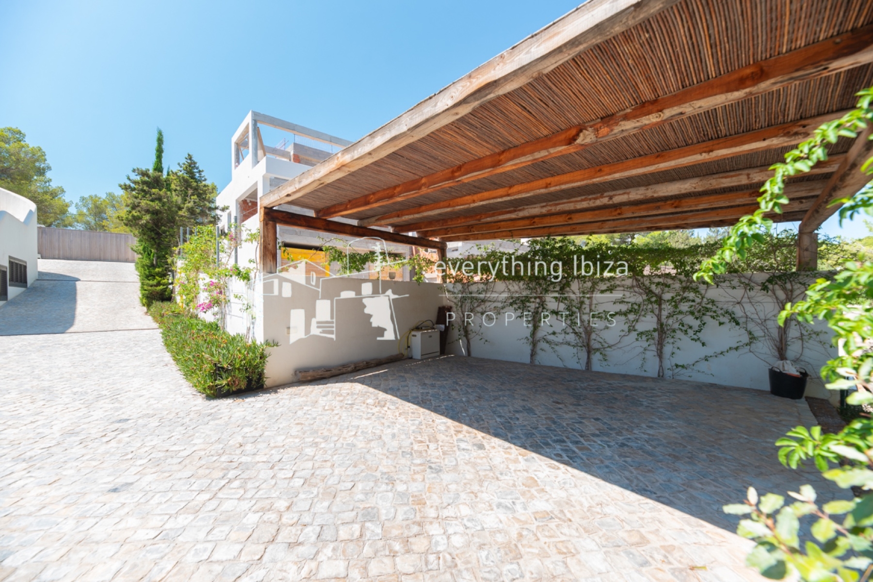 Impressive Mediterranean Villa with Super Views and Walking Distance to the Beach - for sale by everything ibiza Properties - ref. 1887