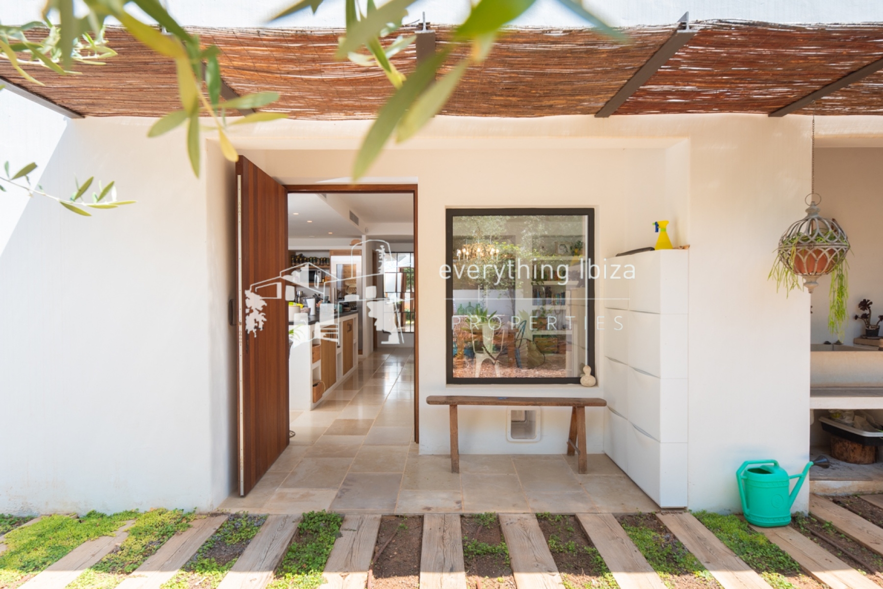 Impressive Mediterranean Villa with Super Views and Walking Distance to the Beach - for sale by everything ibiza Properties - ref. 1887