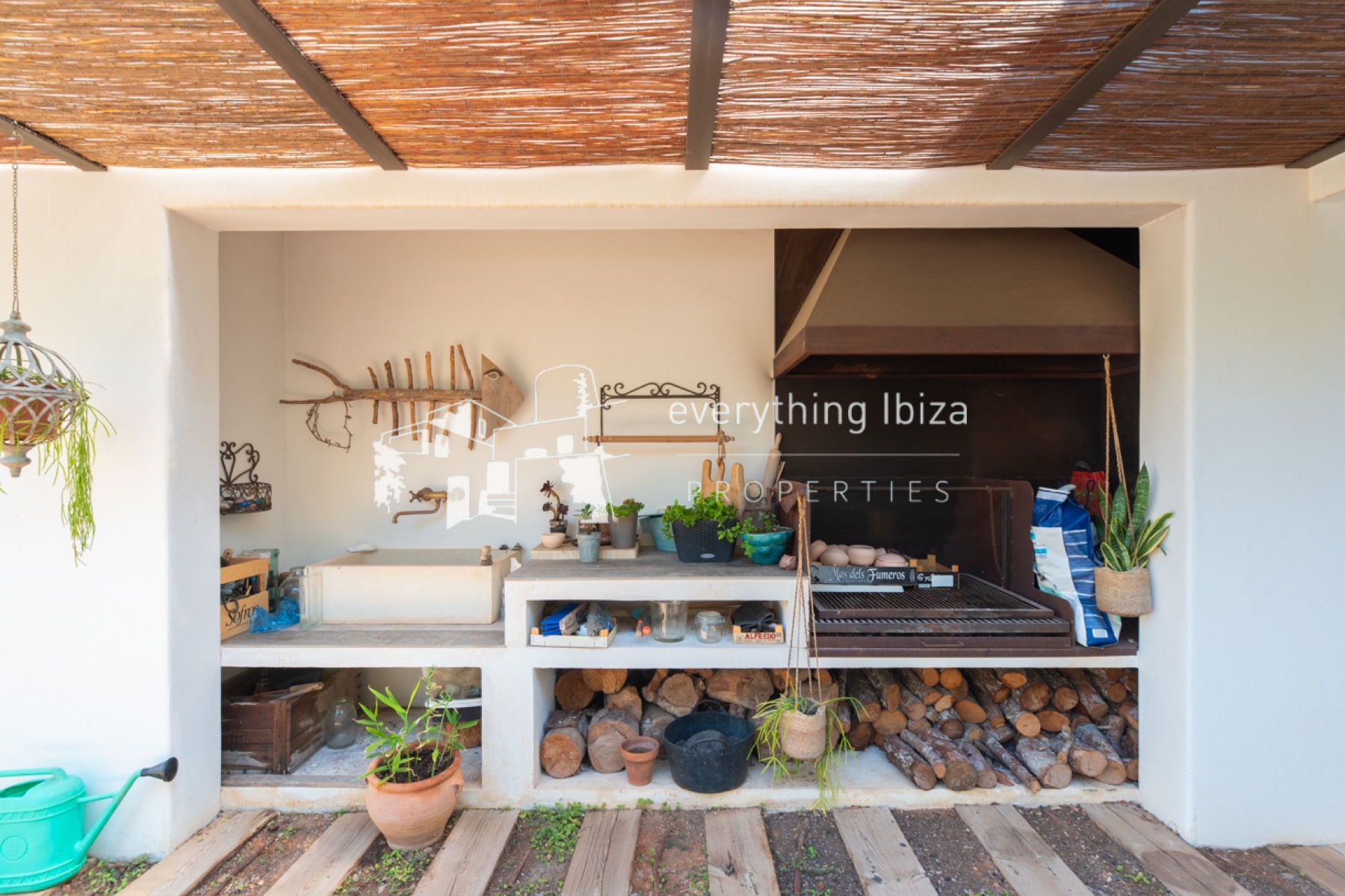 Impressive Mediterranean Villa with Super Views and Walking Distance to the Beach - for sale by everything ibiza Properties - ref. 1887