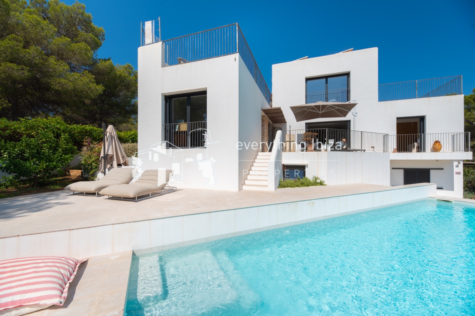 Impressive Mediterranean Villa with Super Views and Walking Distance to the Beach - for sale by everything ibiza Properties - ref. 1887