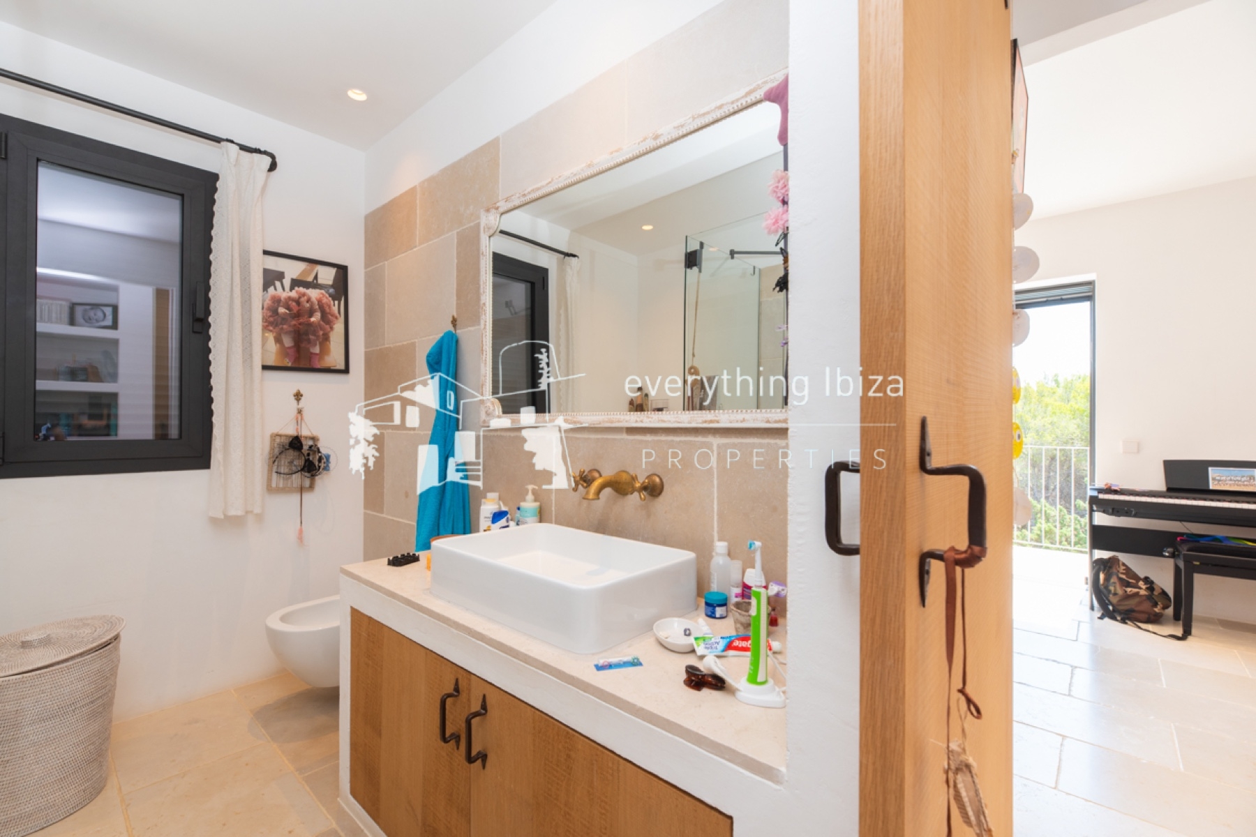 Impressive Mediterranean Villa with Super Views and Walking Distance to the Beach - for sale by everything ibiza Properties - ref. 1887