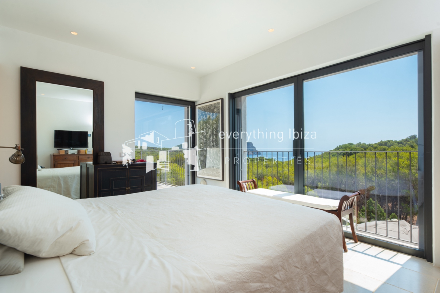 Impressive Mediterranean Villa with Super Views and Walking Distance to the Beach - for sale by everything ibiza Properties - ref. 1887