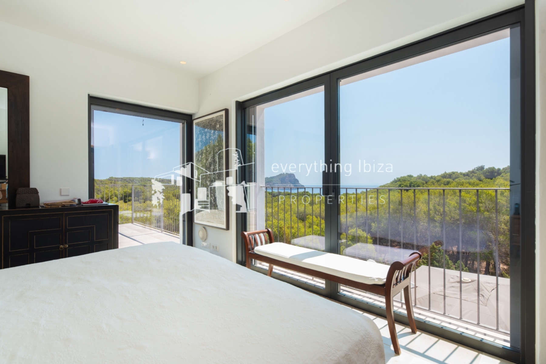 Impressive Mediterranean Villa with Super Views and Walking Distance to the Beach - for sale by everything ibiza Properties - ref. 1887