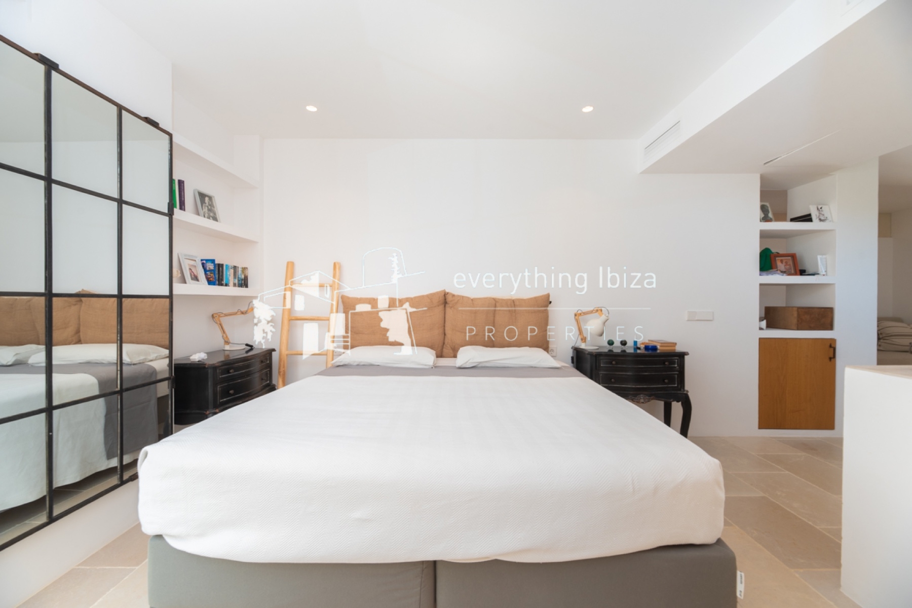 Impressive Mediterranean Villa with Super Views and Walking Distance to the Beach - for sale by everything ibiza Properties - ref. 1887