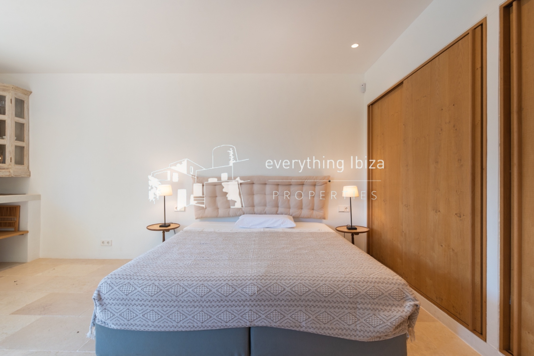 Impressive Mediterranean Villa with Super Views and Walking Distance to the Beach - for sale by everything ibiza Properties - ref. 1887