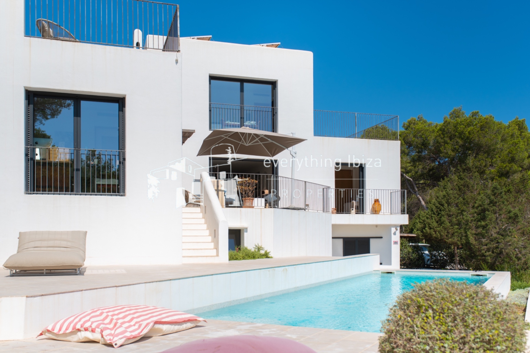 Impressive Mediterranean Villa with Super Views and Walking Distance to the Beach - for sale by everything ibiza Properties - ref. 1887
